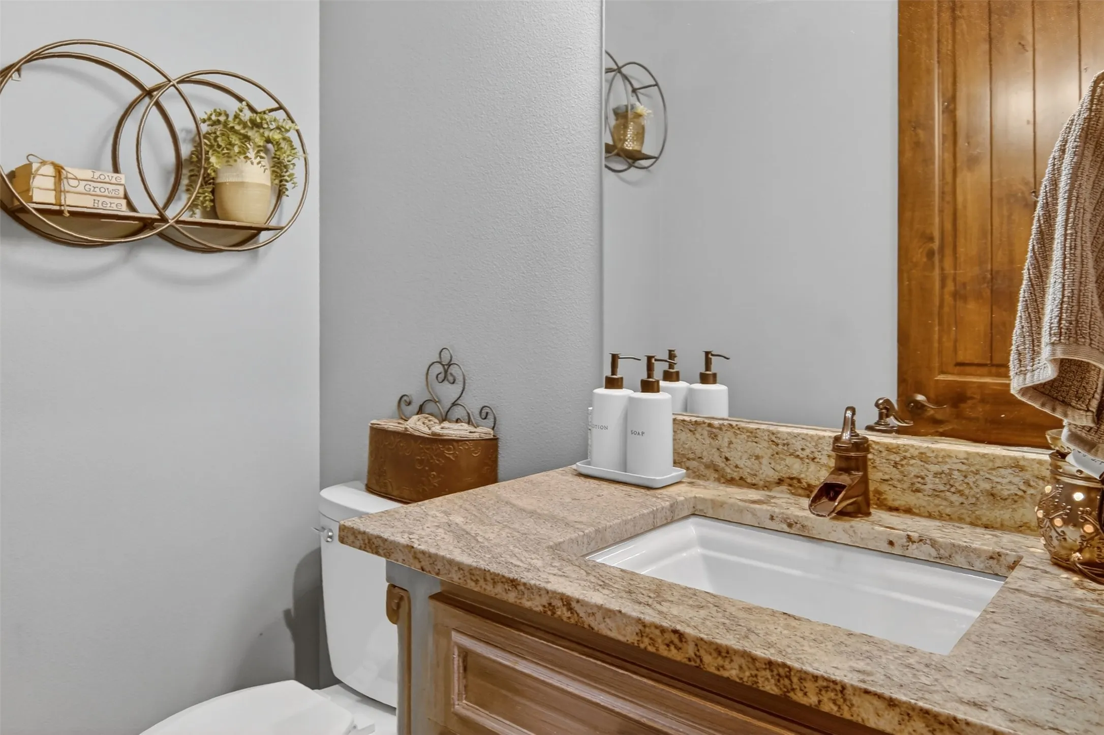 Single Family Residence For Sale in Wood County , 181 County Road 1505, Alba, Texas 75410, 4 Bedroom, 3 Bathroom, 2 Garage spaces, 3,386 Sqft, built in 2019, Preowned, mls#21211835, Real Estate Agent in Alba, Homes For Sale in Wood county, Homes For Sale in Alba, Realtor in Alba Texas, Real Estate Brokerage Independent Realty Texas, Luminita Cordes Realtor