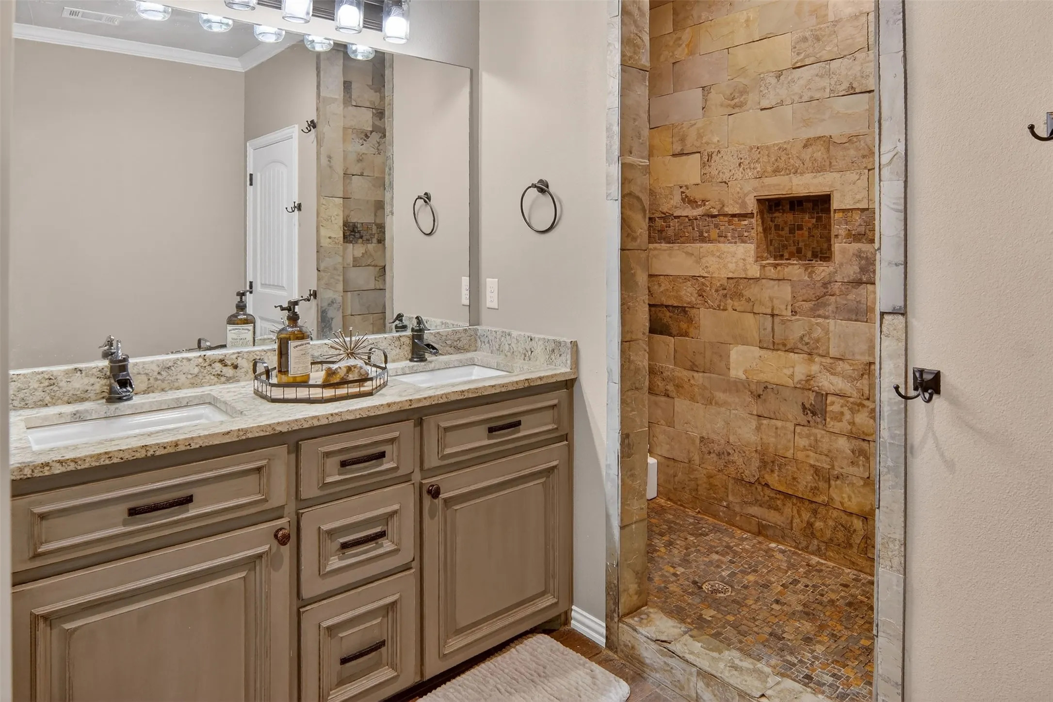 Single Family Residence For Sale in Wood County , 181 County Road 1505, Alba, Texas 75410, 4 Bedroom, 3 Bathroom, 2 Garage spaces, 3,386 Sqft, built in 2019, Preowned, mls#21211835, Real Estate Agent in Alba, Homes For Sale in Wood county, Homes For Sale in Alba, Realtor in Alba Texas, Real Estate Brokerage Independent Realty Texas, Luminita Cordes Realtor