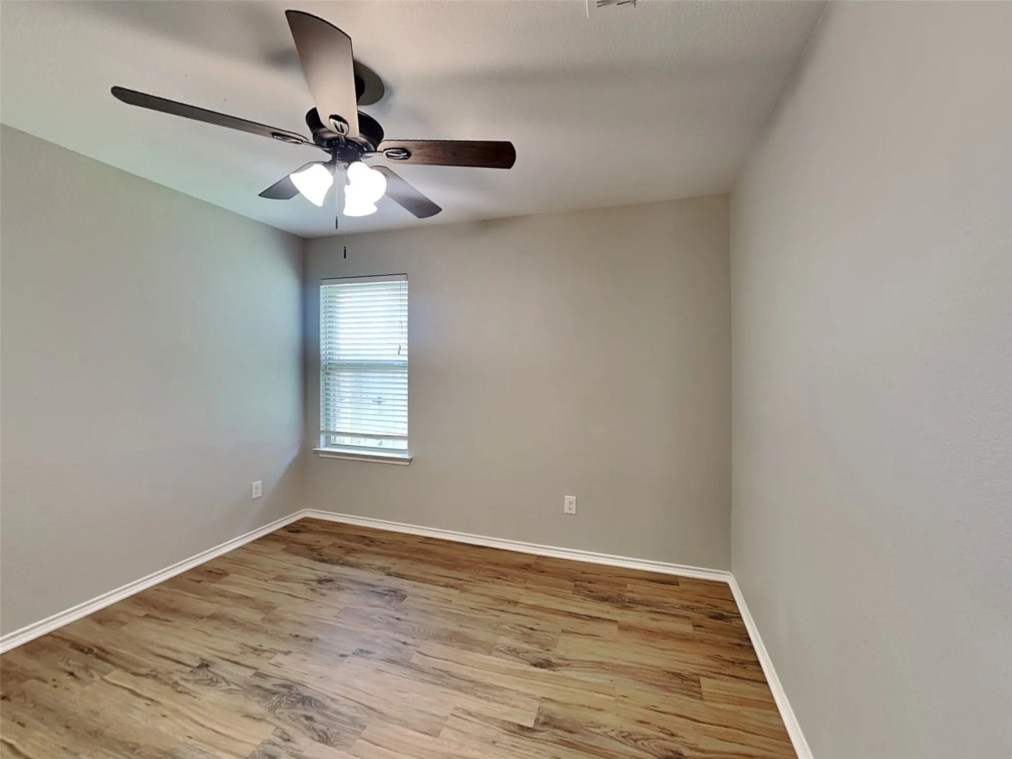 Single Family Residence For Sale in Kaufman County , 2002 Grimes Drive, Forney, Texas 75126, 4 Bedroom, 2 Bathroom, 2 Garage spaces, 2,235 Sqft, built in 2017, Preowned, mls#21212078, Real Estate Agent in Forney, Homes For Sale in Kaufman county, Homes For Sale in Forney, Realtor in Forney Texas, Real Estate Brokerage Independent Realty Texas, Luminita Cordes Realtor