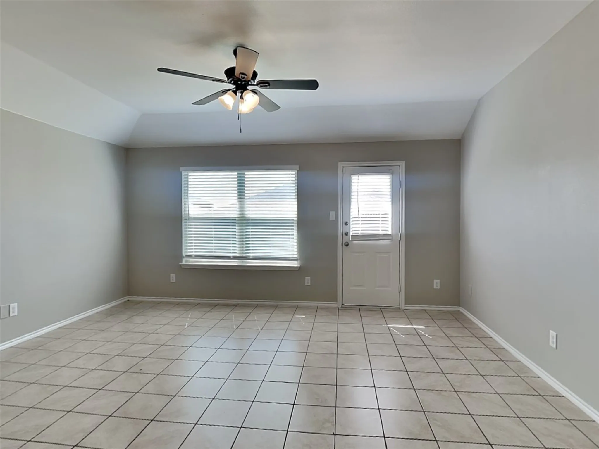 Single Family Residence For Sale in Kaufman County , 2002 Grimes Drive, Forney, Texas 75126, 4 Bedroom, 2 Bathroom, 2 Garage spaces, 2,235 Sqft, built in 2017, Preowned, mls#21212078, Real Estate Agent in Forney, Homes For Sale in Kaufman county, Homes For Sale in Forney, Realtor in Forney Texas, Real Estate Brokerage Independent Realty Texas, Luminita Cordes Realtor