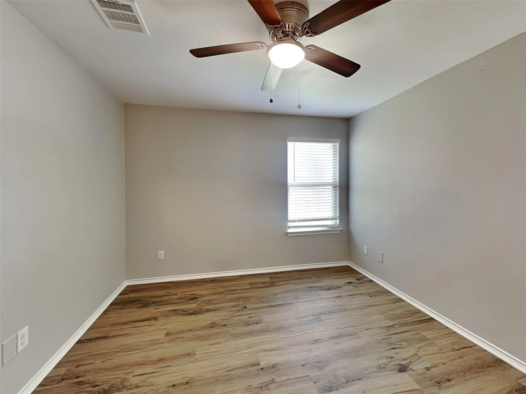 Single Family Residence For Sale in Kaufman County , 2002 Grimes Drive, Forney, Texas 75126, 4 Bedroom, 2 Bathroom, 2 Garage spaces, 2,235 Sqft, built in 2017, Preowned, mls#21212078, Real Estate Agent in Forney, Homes For Sale in Kaufman county, Homes For Sale in Forney, Realtor in Forney Texas, Real Estate Brokerage Independent Realty Texas, Luminita Cordes Realtor