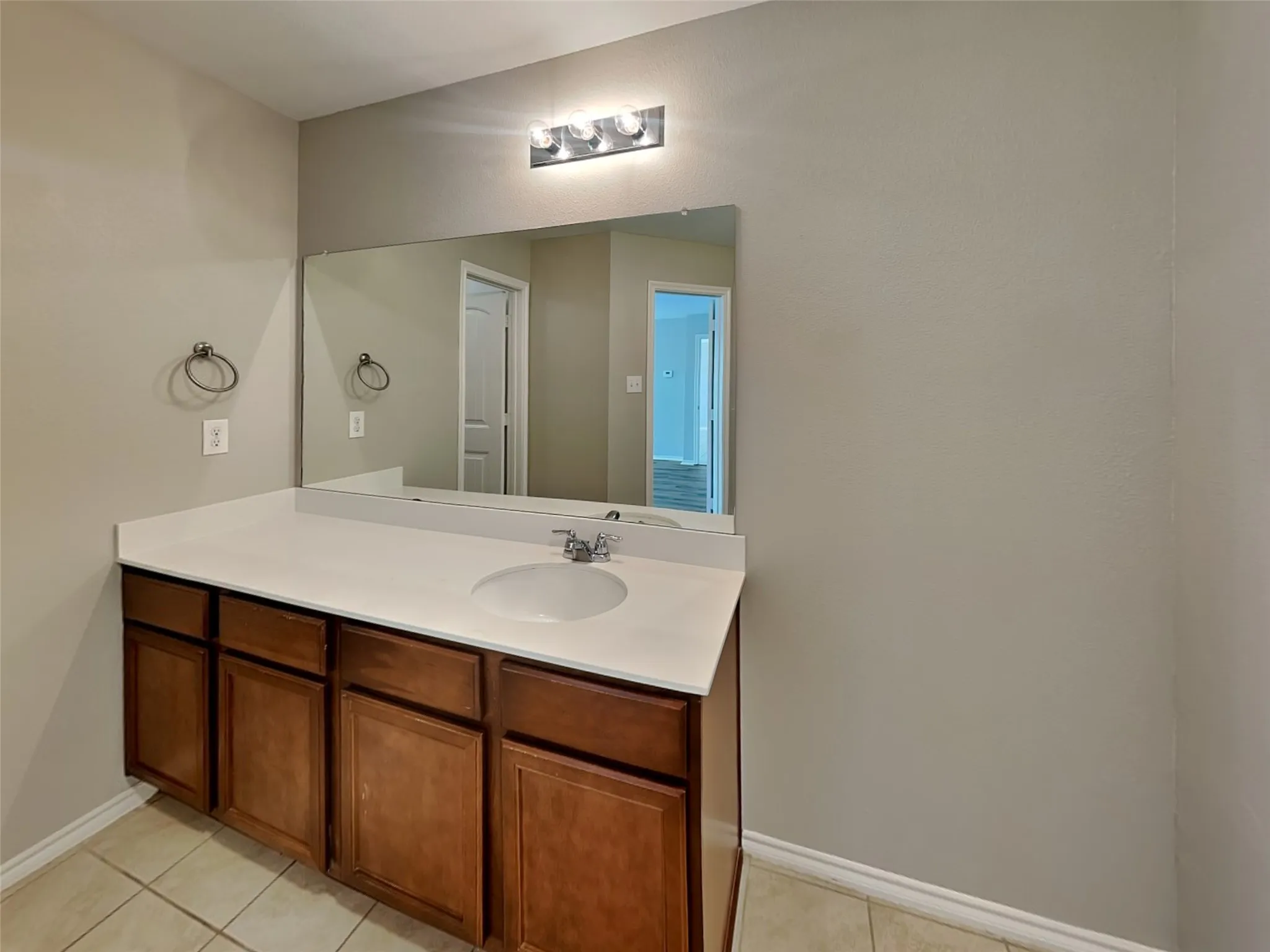 Single Family Residence For Sale in Kaufman County , 2002 Grimes Drive, Forney, Texas 75126, 4 Bedroom, 2 Bathroom, 2 Garage spaces, 2,235 Sqft, built in 2017, Preowned, mls#21212078, Real Estate Agent in Forney, Homes For Sale in Kaufman county, Homes For Sale in Forney, Realtor in Forney Texas, Real Estate Brokerage Independent Realty Texas, Luminita Cordes Realtor