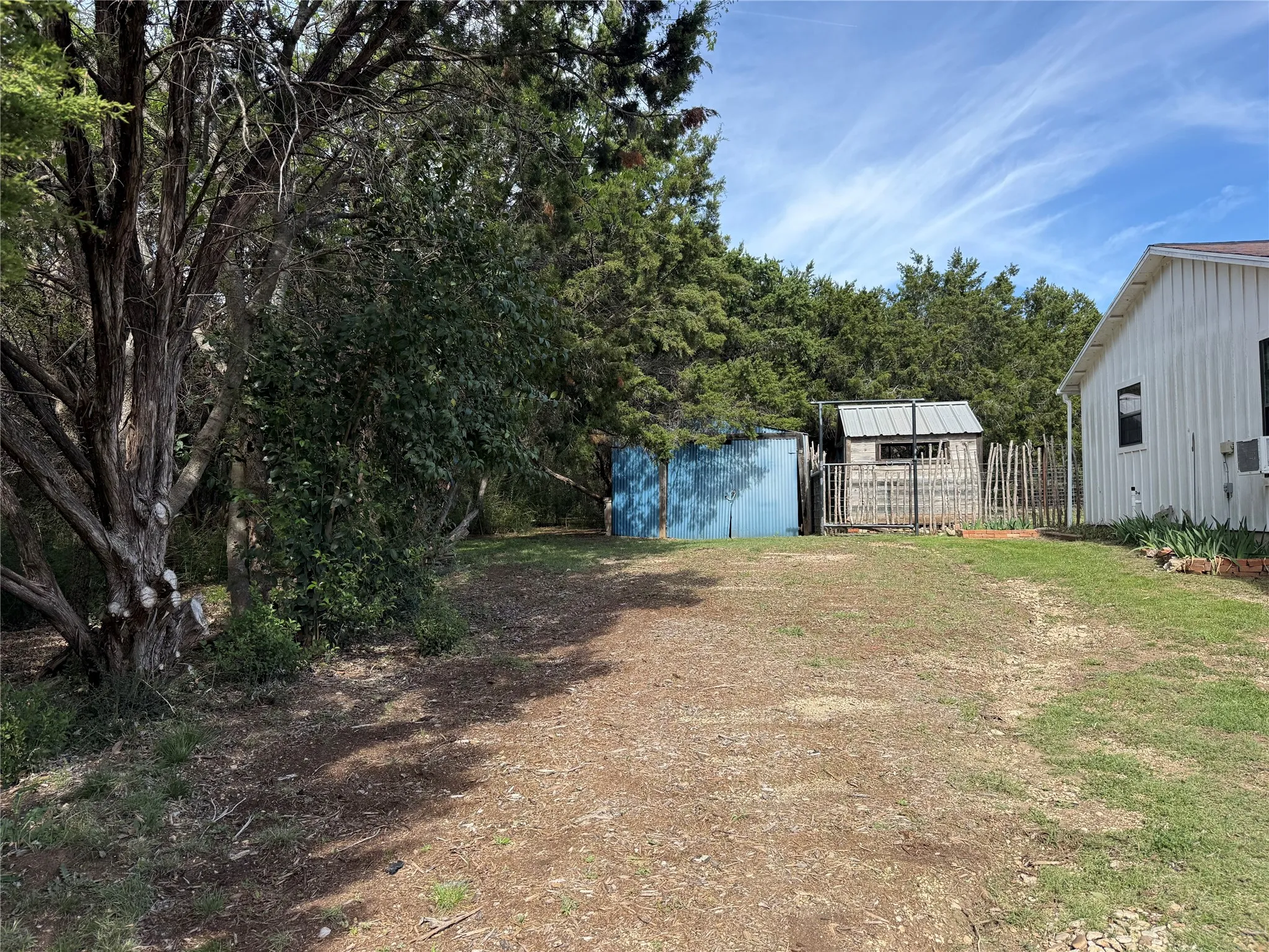 Single Family Residence For Sale in Hill County , 122 Tobacco Road, Whitney, Texas 76692, 2 Bedroom, 1 Bathroom, Garage spaces, 972 Sqft, built in 0, mls#21212057, Real Estate Agent in Whitney, Homes For Sale in Hill county, Homes For Sale in Whitney, Realtor in Whitney Texas, Real Estate Brokerage Independent Realty Texas, Luminita Cordes Realtor