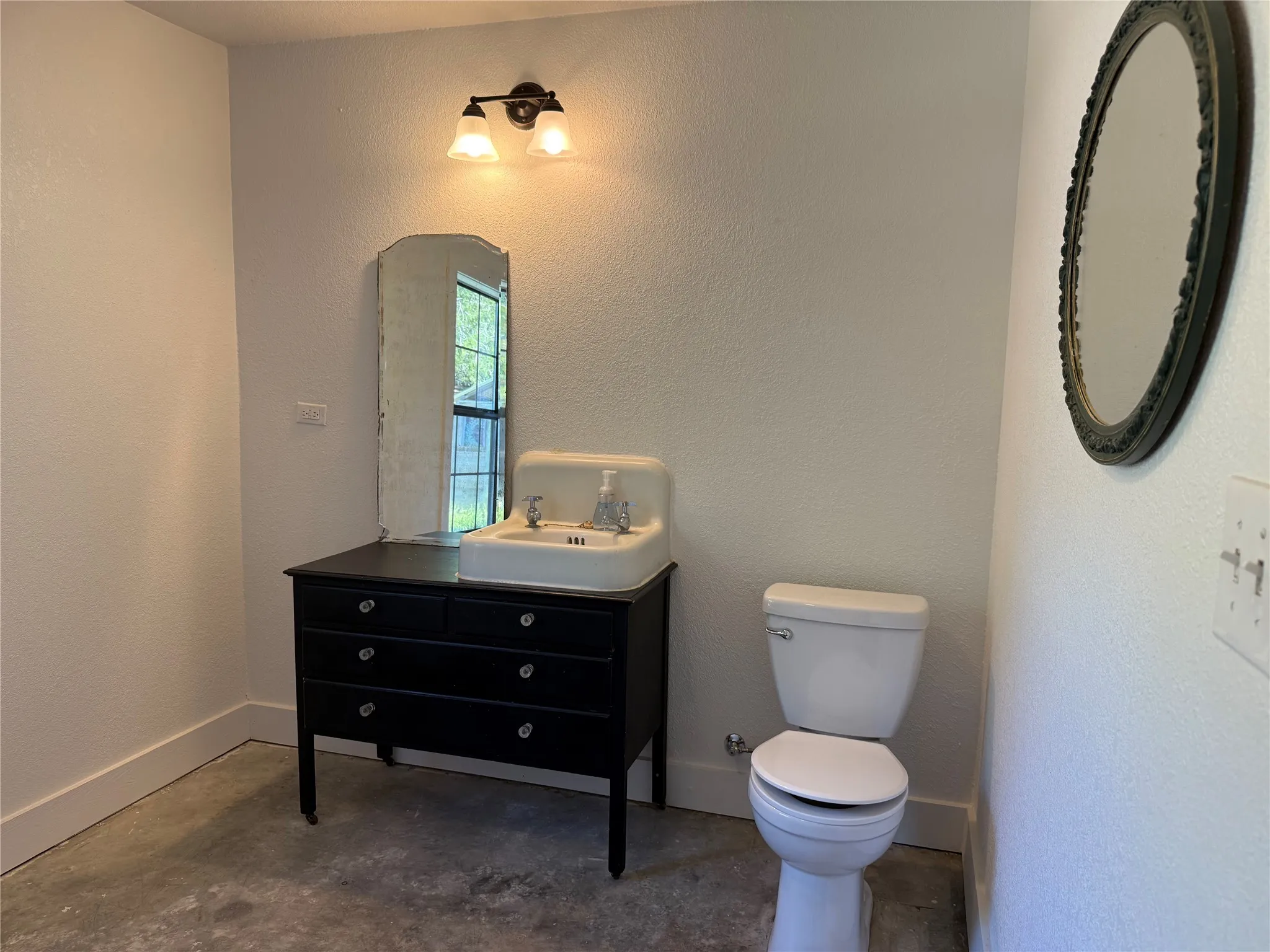 Single Family Residence For Sale in Hill County , 122 Tobacco Road, Whitney, Texas 76692, 2 Bedroom, 1 Bathroom, Garage spaces, 972 Sqft, built in 0, mls#21212057, Real Estate Agent in Whitney, Homes For Sale in Hill county, Homes For Sale in Whitney, Realtor in Whitney Texas, Real Estate Brokerage Independent Realty Texas, Luminita Cordes Realtor