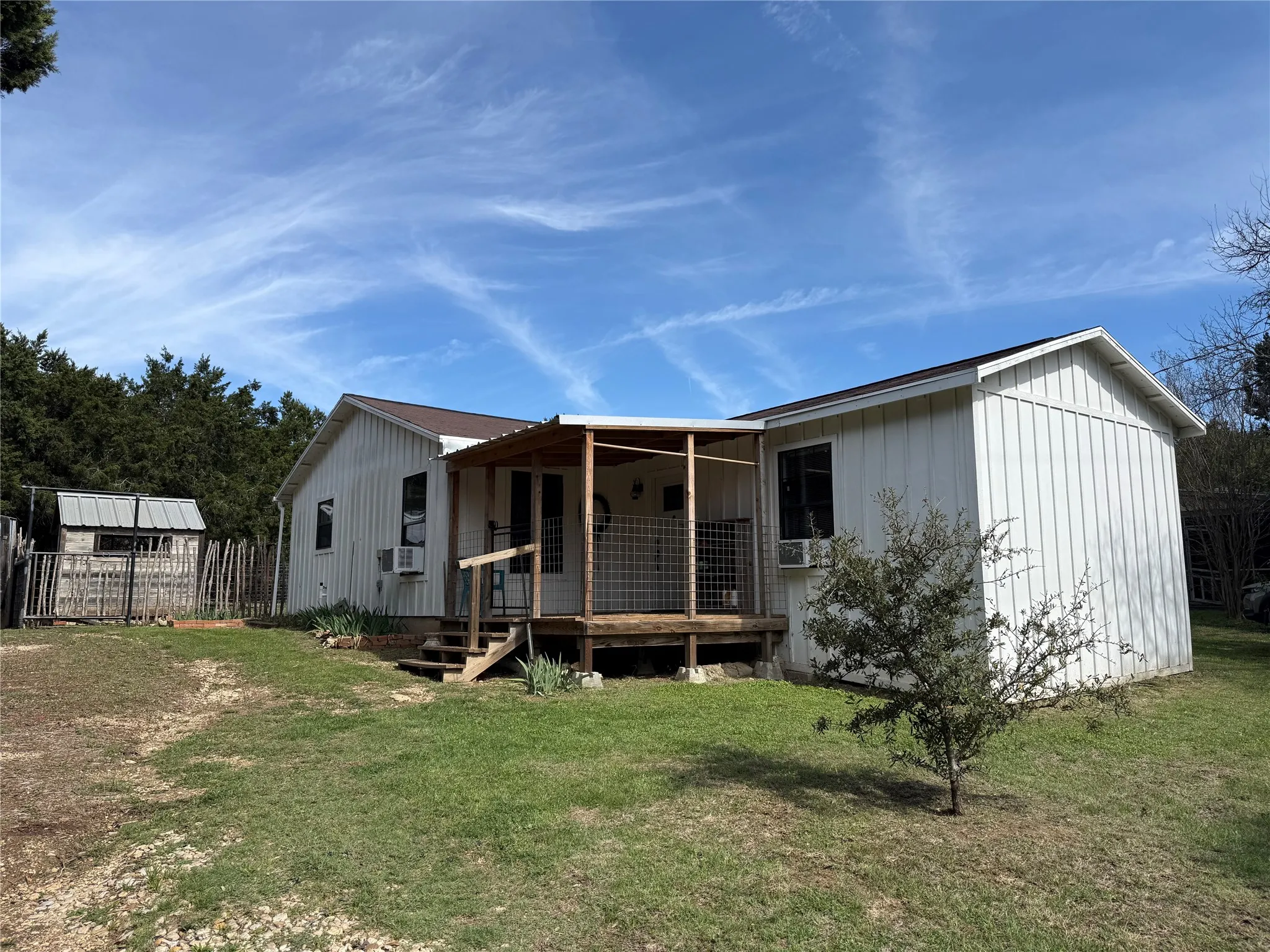 Single Family Residence For Sale in Hill County , 122 Tobacco Road, Whitney, Texas 76692, 2 Bedroom, 1 Bathroom, Garage spaces, 972 Sqft, built in 0, mls#21212057, Real Estate Agent in Whitney, Homes For Sale in Hill county, Homes For Sale in Whitney, Realtor in Whitney Texas, Real Estate Brokerage Independent Realty Texas, Luminita Cordes Realtor