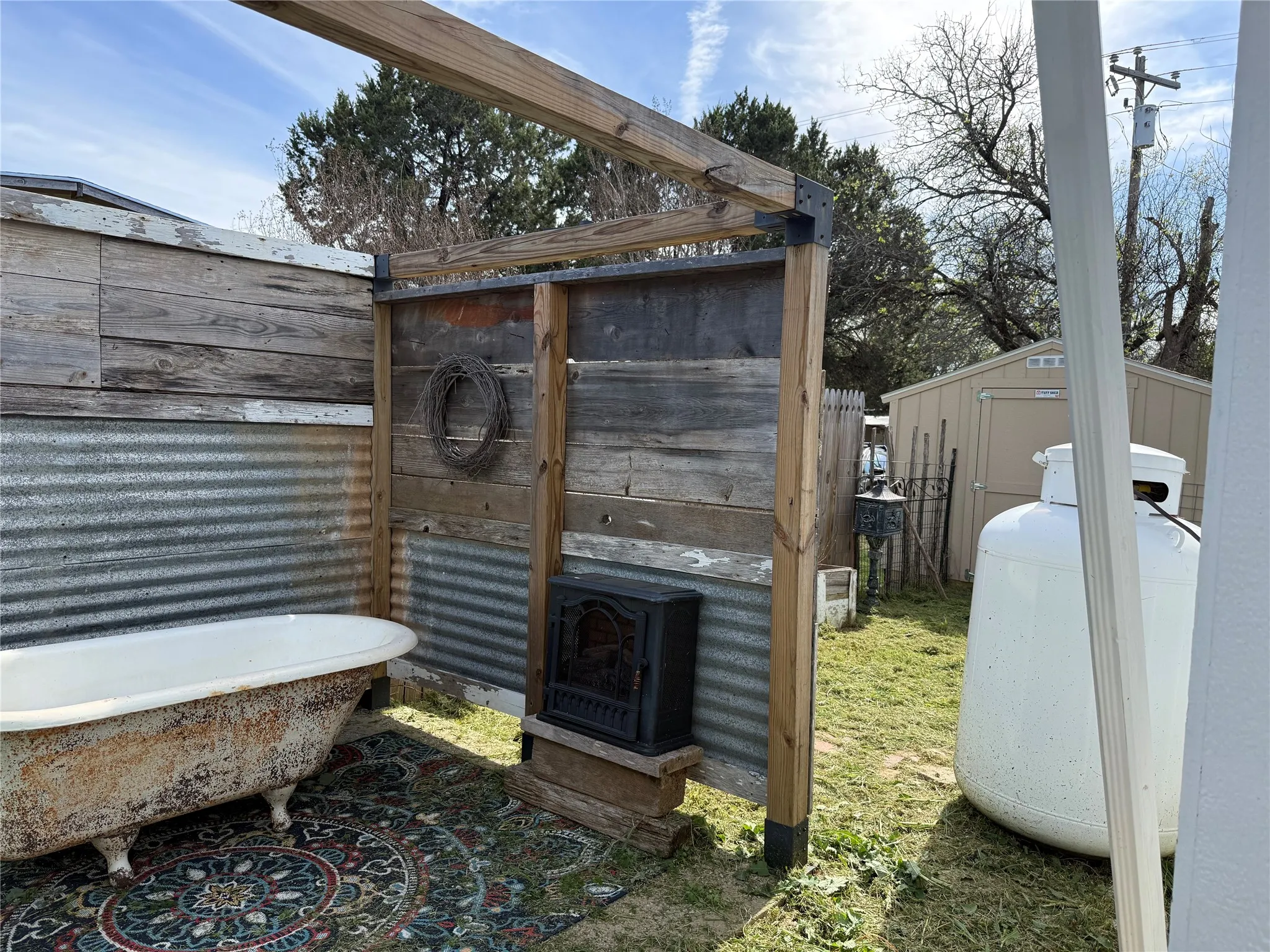 Single Family Residence For Sale in Hill County , 122 Tobacco Road, Whitney, Texas 76692, 2 Bedroom, 1 Bathroom, Garage spaces, 972 Sqft, built in 0, mls#21212057, Real Estate Agent in Whitney, Homes For Sale in Hill county, Homes For Sale in Whitney, Realtor in Whitney Texas, Real Estate Brokerage Independent Realty Texas, Luminita Cordes Realtor