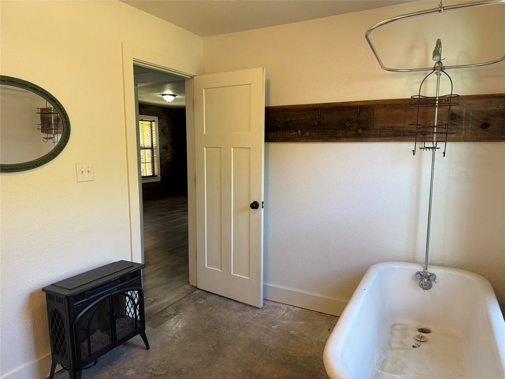 Single Family Residence For Sale in Hill County , 122 Tobacco Road, Whitney, Texas 76692, 2 Bedroom, 1 Bathroom, Garage spaces, 972 Sqft, built in 0, mls#21212057, Real Estate Agent in Whitney, Homes For Sale in Hill county, Homes For Sale in Whitney, Realtor in Whitney Texas, Real Estate Brokerage Independent Realty Texas, Luminita Cordes Realtor
