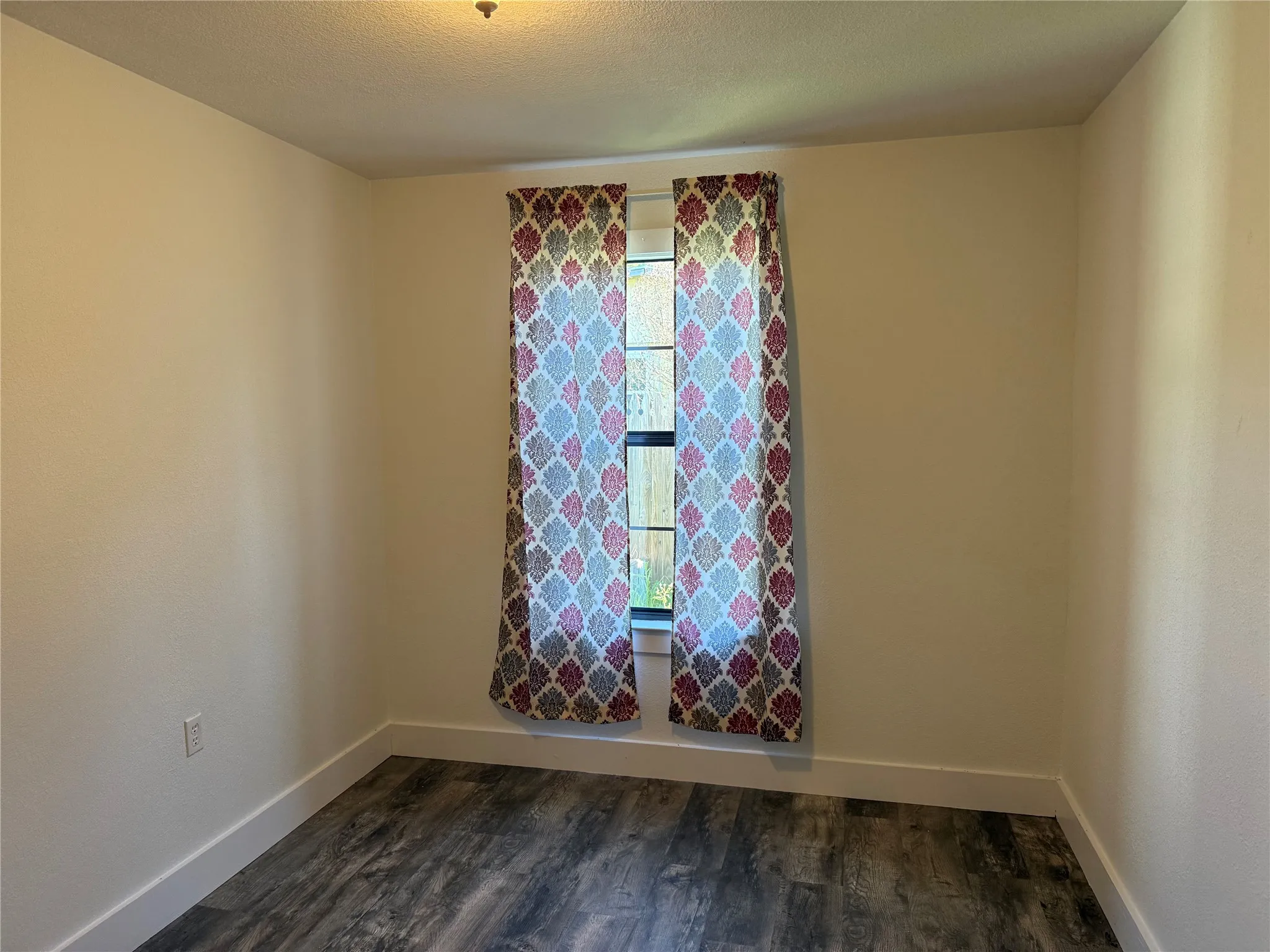 Single Family Residence For Sale in Hill County , 122 Tobacco Road, Whitney, Texas 76692, 2 Bedroom, 1 Bathroom, Garage spaces, 972 Sqft, built in 0, mls#21212057, Real Estate Agent in Whitney, Homes For Sale in Hill county, Homes For Sale in Whitney, Realtor in Whitney Texas, Real Estate Brokerage Independent Realty Texas, Luminita Cordes Realtor