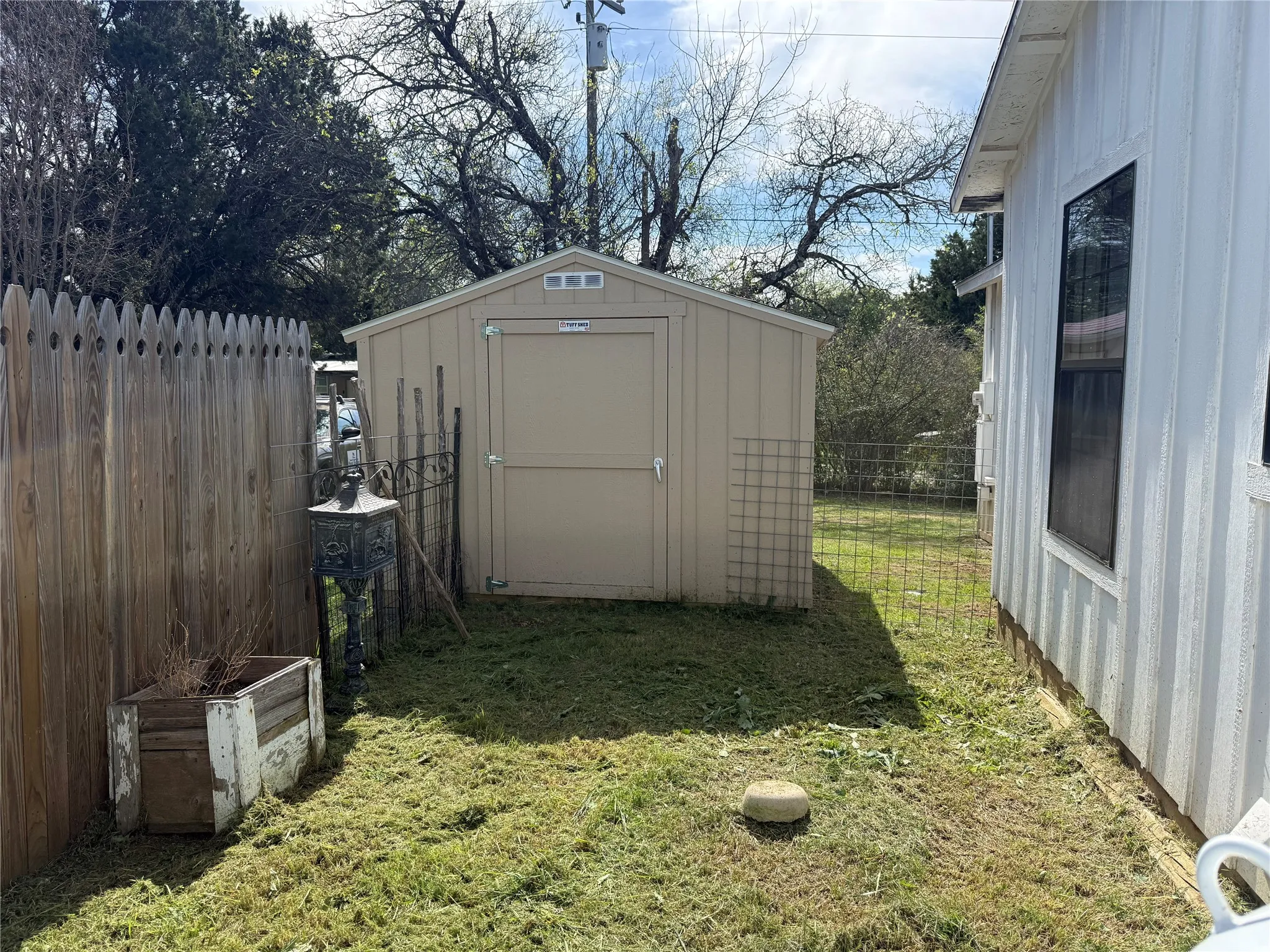 Single Family Residence For Sale in Hill County , 122 Tobacco Road, Whitney, Texas 76692, 2 Bedroom, 1 Bathroom, Garage spaces, 972 Sqft, built in 0, mls#21212057, Real Estate Agent in Whitney, Homes For Sale in Hill county, Homes For Sale in Whitney, Realtor in Whitney Texas, Real Estate Brokerage Independent Realty Texas, Luminita Cordes Realtor