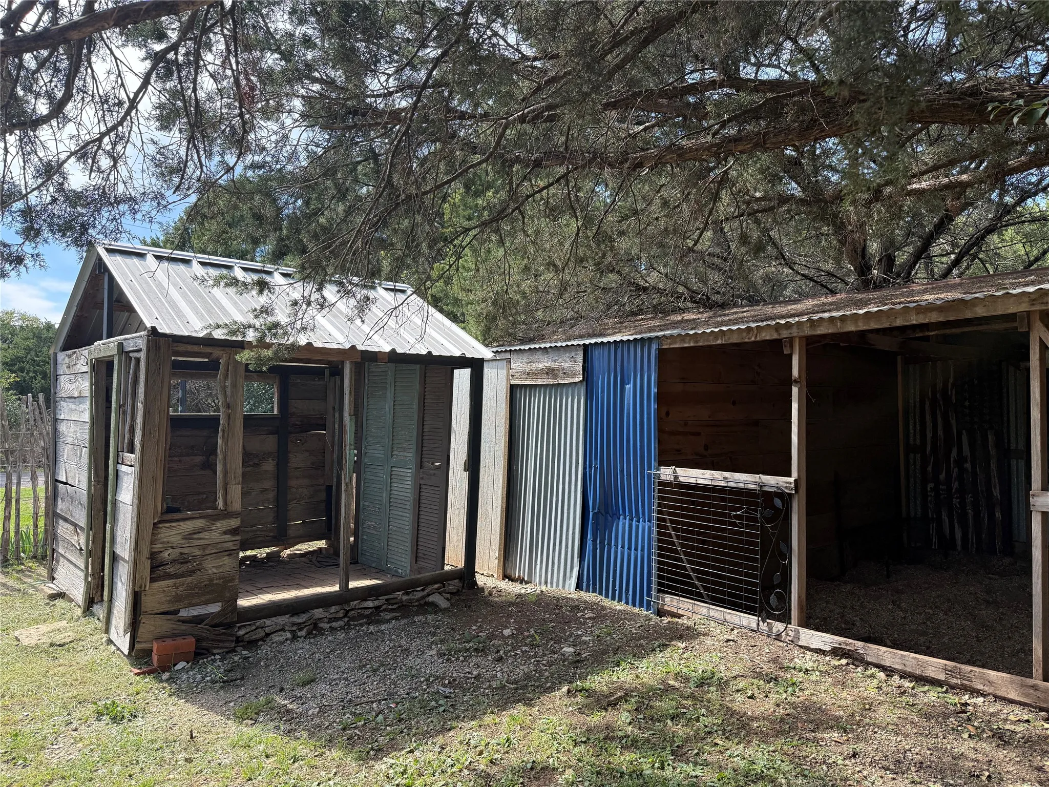 Single Family Residence For Sale in Hill County , 122 Tobacco Road, Whitney, Texas 76692, 2 Bedroom, 1 Bathroom, Garage spaces, 972 Sqft, built in 0, mls#21212057, Real Estate Agent in Whitney, Homes For Sale in Hill county, Homes For Sale in Whitney, Realtor in Whitney Texas, Real Estate Brokerage Independent Realty Texas, Luminita Cordes Realtor
