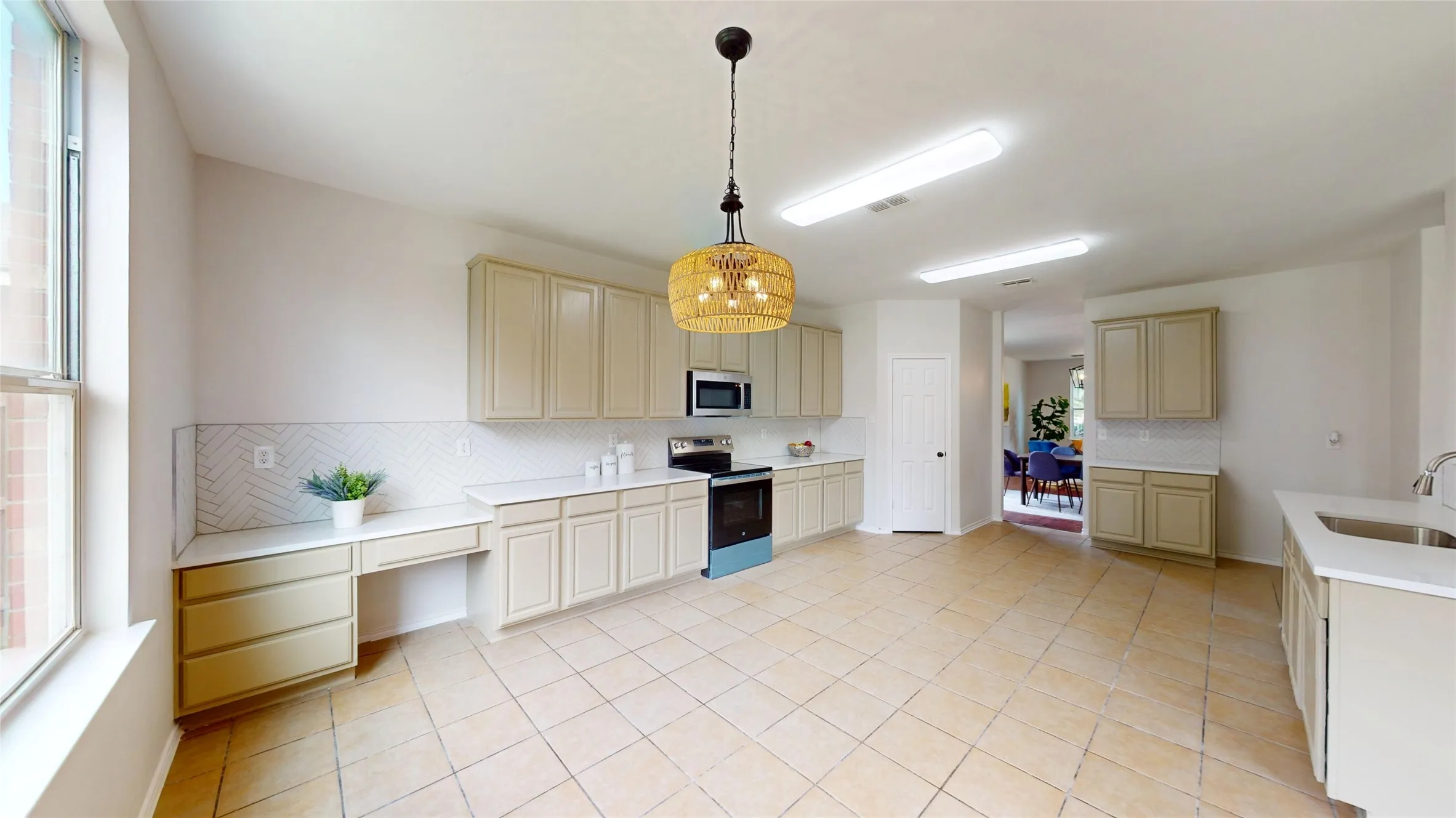 Single Family Residence For Sale in Tarrant County , 523 Zachum Drive, Arlington, Texas 76002, 5 Bedroom, 3 Bathroom, 2 Garage spaces, 3,609 Sqft, built in 2004, mls#21212040, Real Estate Agent in Arlington, Homes For Sale in Tarrant county, Homes For Sale in Arlington, Realtor in Arlington Texas, Real Estate Brokerage Independent Realty Texas, Luminita Cordes Realtor
