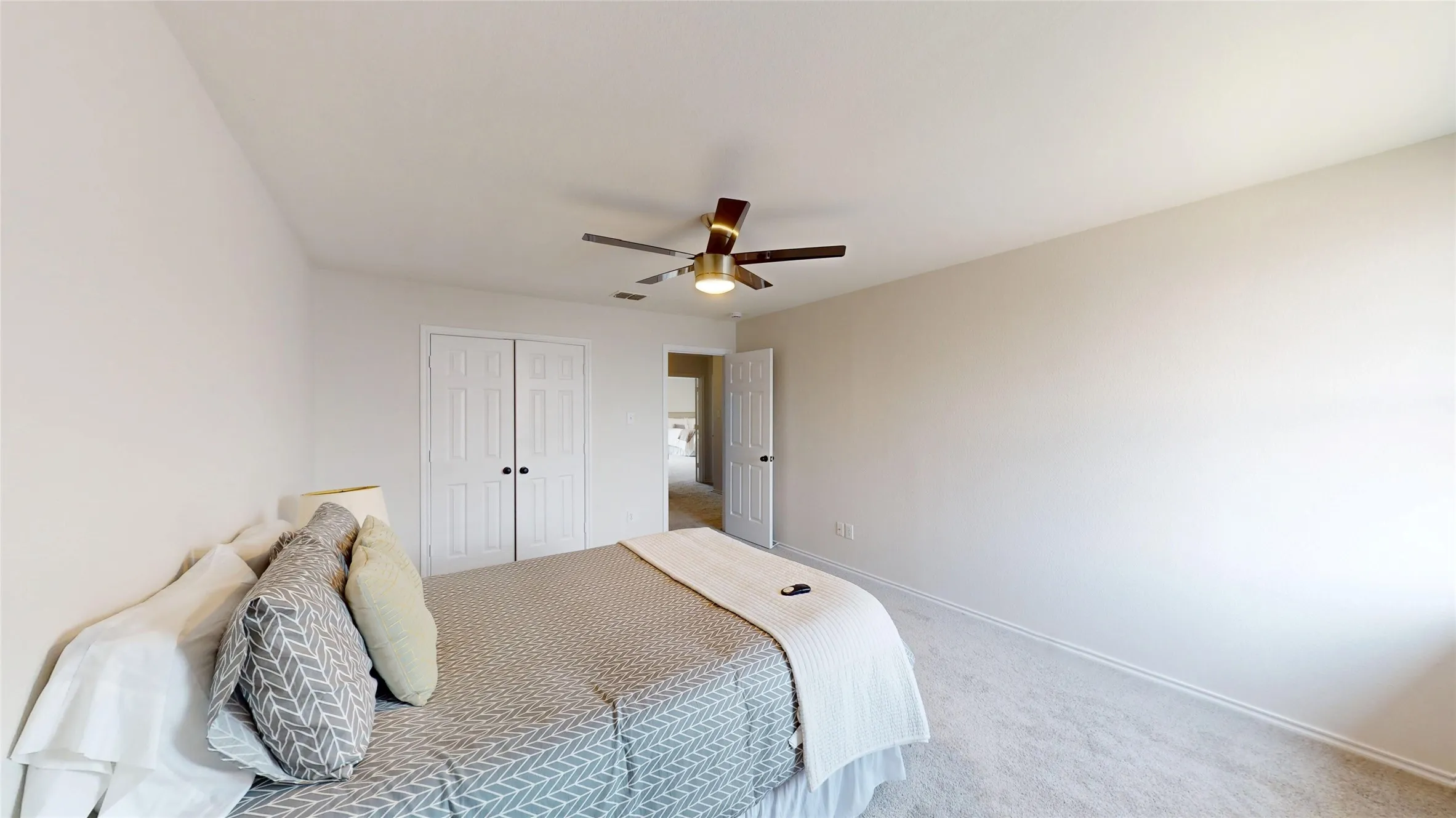 Single Family Residence For Sale in Tarrant County , 523 Zachum Drive, Arlington, Texas 76002, 5 Bedroom, 3 Bathroom, 2 Garage spaces, 3,609 Sqft, built in 2004, mls#21212040, Real Estate Agent in Arlington, Homes For Sale in Tarrant county, Homes For Sale in Arlington, Realtor in Arlington Texas, Real Estate Brokerage Independent Realty Texas, Luminita Cordes Realtor