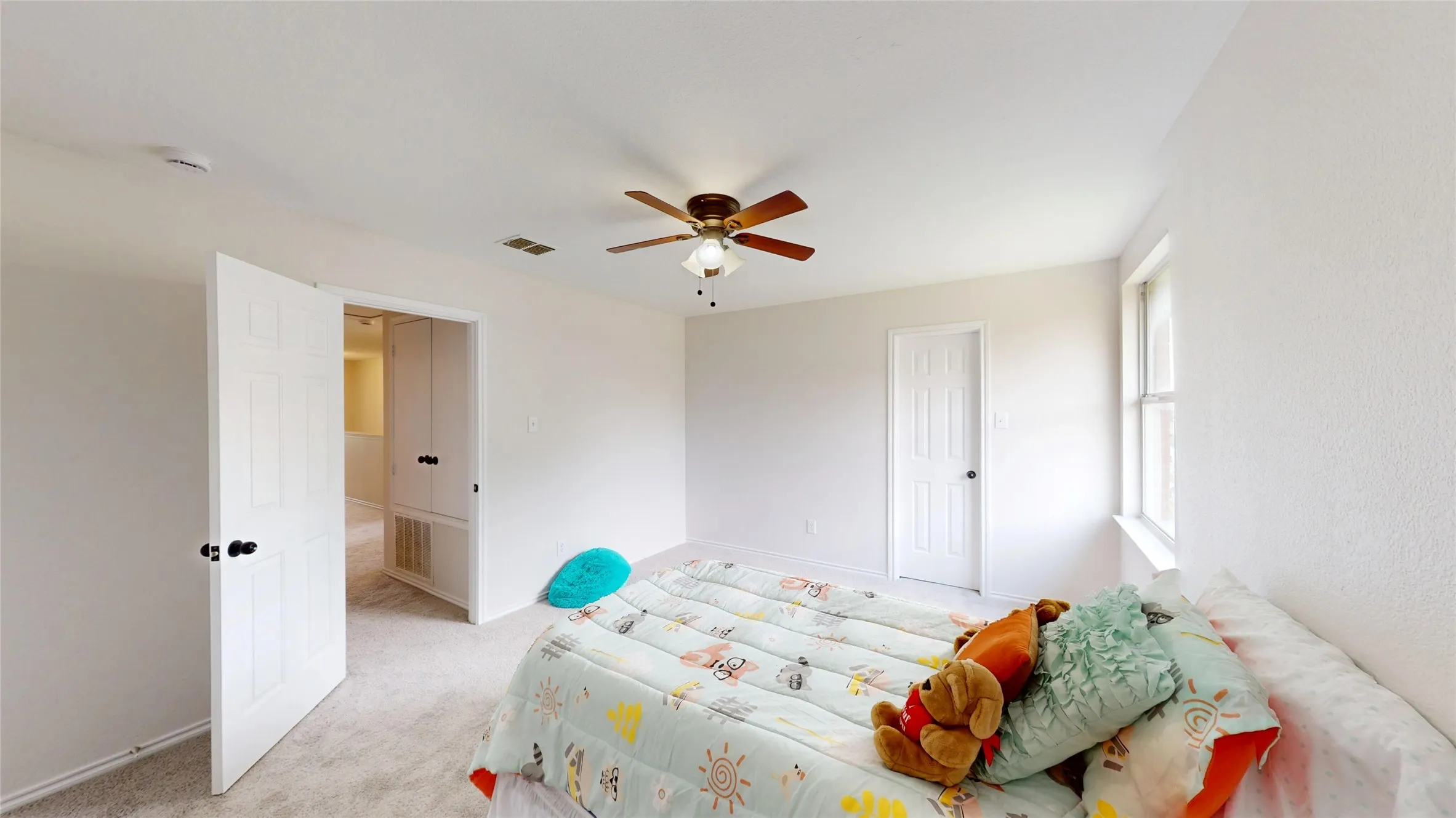 Single Family Residence For Sale in Tarrant County , 523 Zachum Drive, Arlington, Texas 76002, 5 Bedroom, 3 Bathroom, 2 Garage spaces, 3,609 Sqft, built in 2004, mls#21212040, Real Estate Agent in Arlington, Homes For Sale in Tarrant county, Homes For Sale in Arlington, Realtor in Arlington Texas, Real Estate Brokerage Independent Realty Texas, Luminita Cordes Realtor