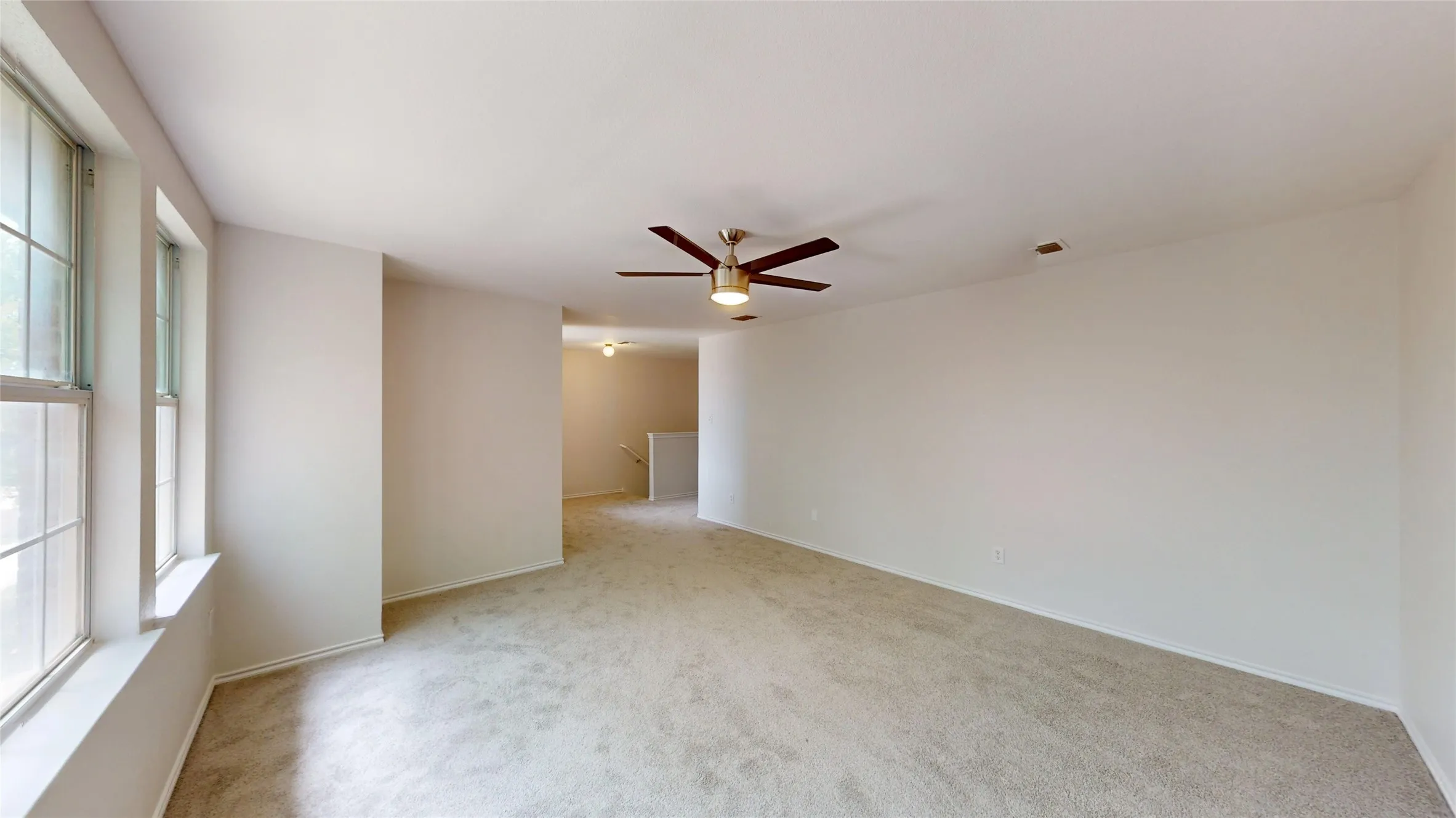 Single Family Residence For Sale in Tarrant County , 523 Zachum Drive, Arlington, Texas 76002, 5 Bedroom, 3 Bathroom, 2 Garage spaces, 3,609 Sqft, built in 2004, mls#21212040, Real Estate Agent in Arlington, Homes For Sale in Tarrant county, Homes For Sale in Arlington, Realtor in Arlington Texas, Real Estate Brokerage Independent Realty Texas, Luminita Cordes Realtor