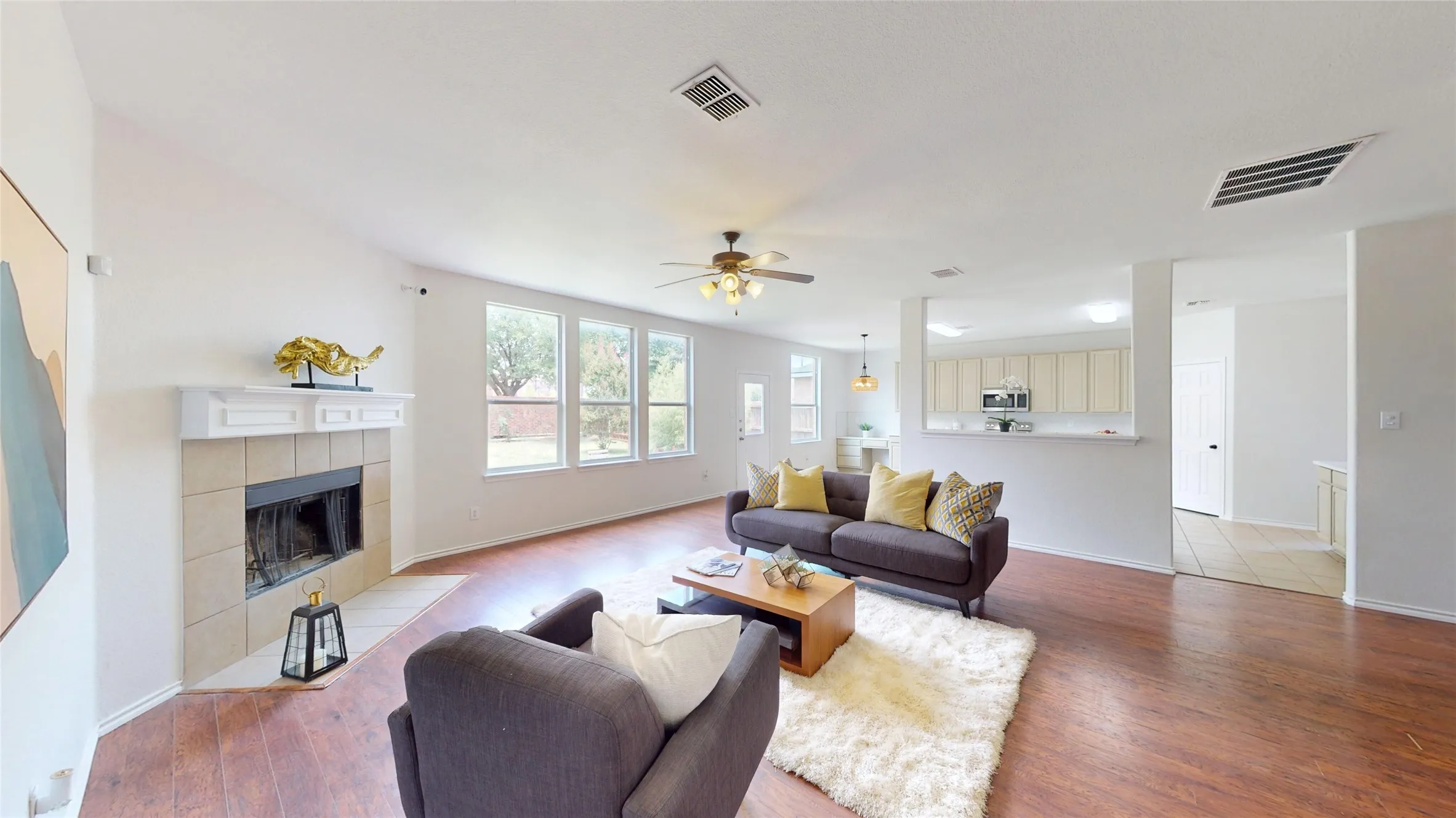 Single Family Residence For Sale in Tarrant County , 523 Zachum Drive, Arlington, Texas 76002, 5 Bedroom, 3 Bathroom, 2 Garage spaces, 3,609 Sqft, built in 2004, mls#21212040, Real Estate Agent in Arlington, Homes For Sale in Tarrant county, Homes For Sale in Arlington, Realtor in Arlington Texas, Real Estate Brokerage Independent Realty Texas, Luminita Cordes Realtor