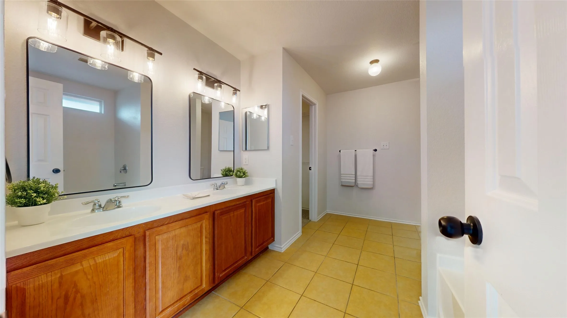 Single Family Residence For Sale in Tarrant County , 523 Zachum Drive, Arlington, Texas 76002, 5 Bedroom, 3 Bathroom, 2 Garage spaces, 3,609 Sqft, built in 2004, mls#21212040, Real Estate Agent in Arlington, Homes For Sale in Tarrant county, Homes For Sale in Arlington, Realtor in Arlington Texas, Real Estate Brokerage Independent Realty Texas, Luminita Cordes Realtor