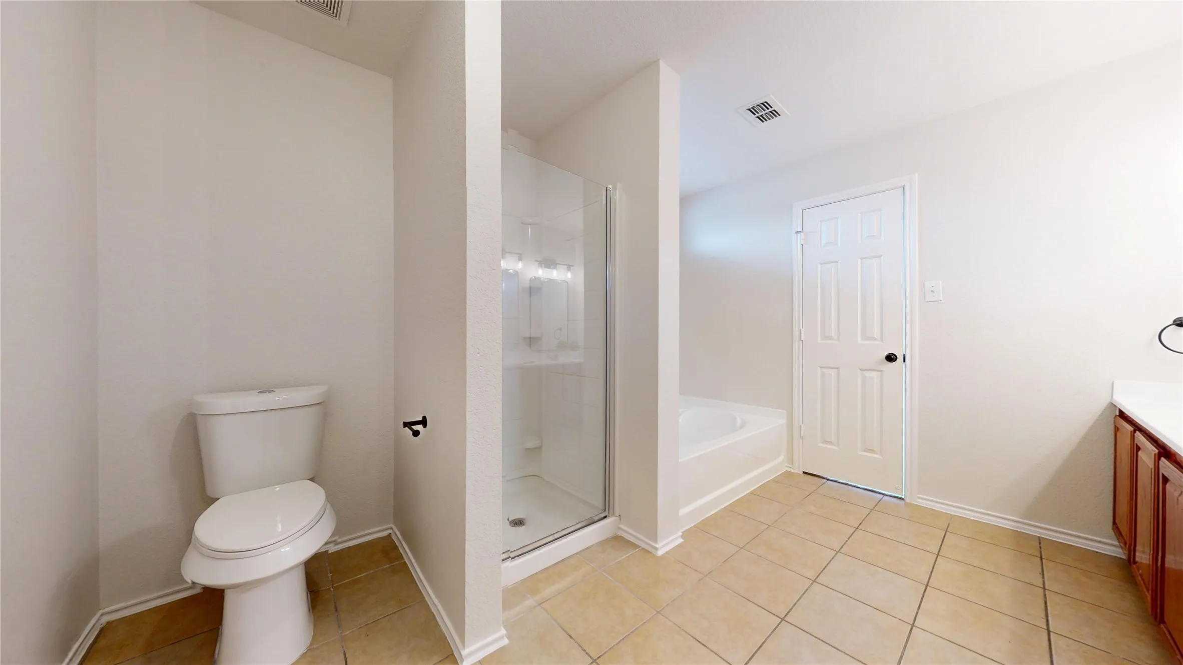 Single Family Residence For Sale in Tarrant County , 523 Zachum Drive, Arlington, Texas 76002, 5 Bedroom, 3 Bathroom, 2 Garage spaces, 3,609 Sqft, built in 2004, mls#21212040, Real Estate Agent in Arlington, Homes For Sale in Tarrant county, Homes For Sale in Arlington, Realtor in Arlington Texas, Real Estate Brokerage Independent Realty Texas, Luminita Cordes Realtor