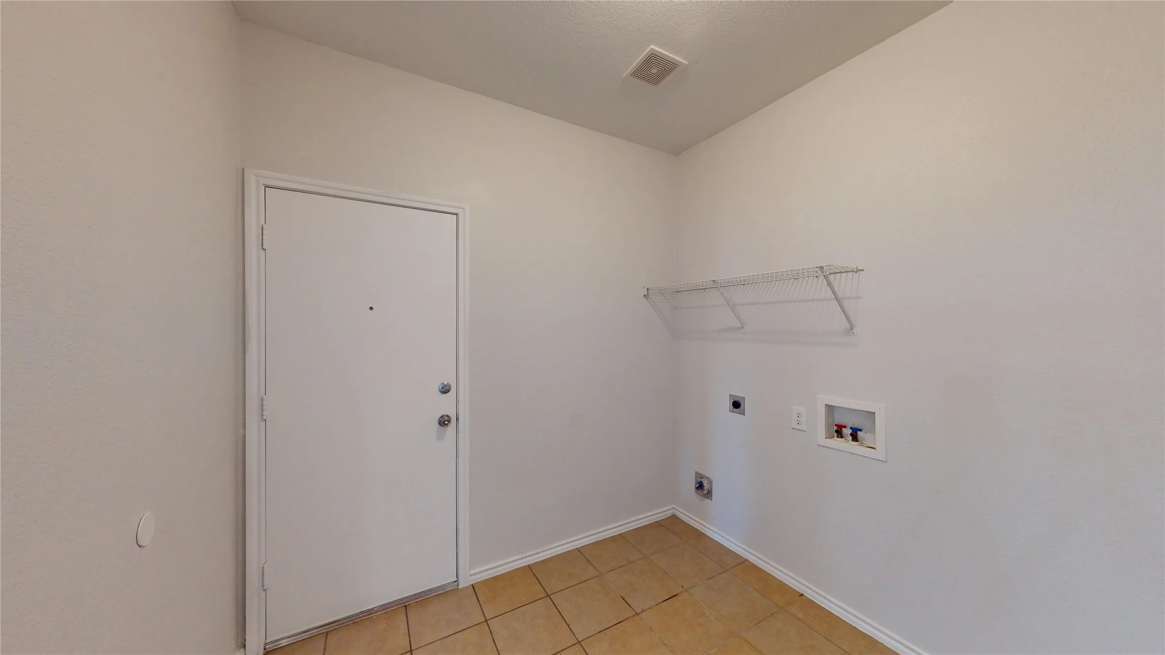 Single Family Residence For Sale in Tarrant County , 523 Zachum Drive, Arlington, Texas 76002, 5 Bedroom, 3 Bathroom, 2 Garage spaces, 3,609 Sqft, built in 2004, mls#21212040, Real Estate Agent in Arlington, Homes For Sale in Tarrant county, Homes For Sale in Arlington, Realtor in Arlington Texas, Real Estate Brokerage Independent Realty Texas, Luminita Cordes Realtor