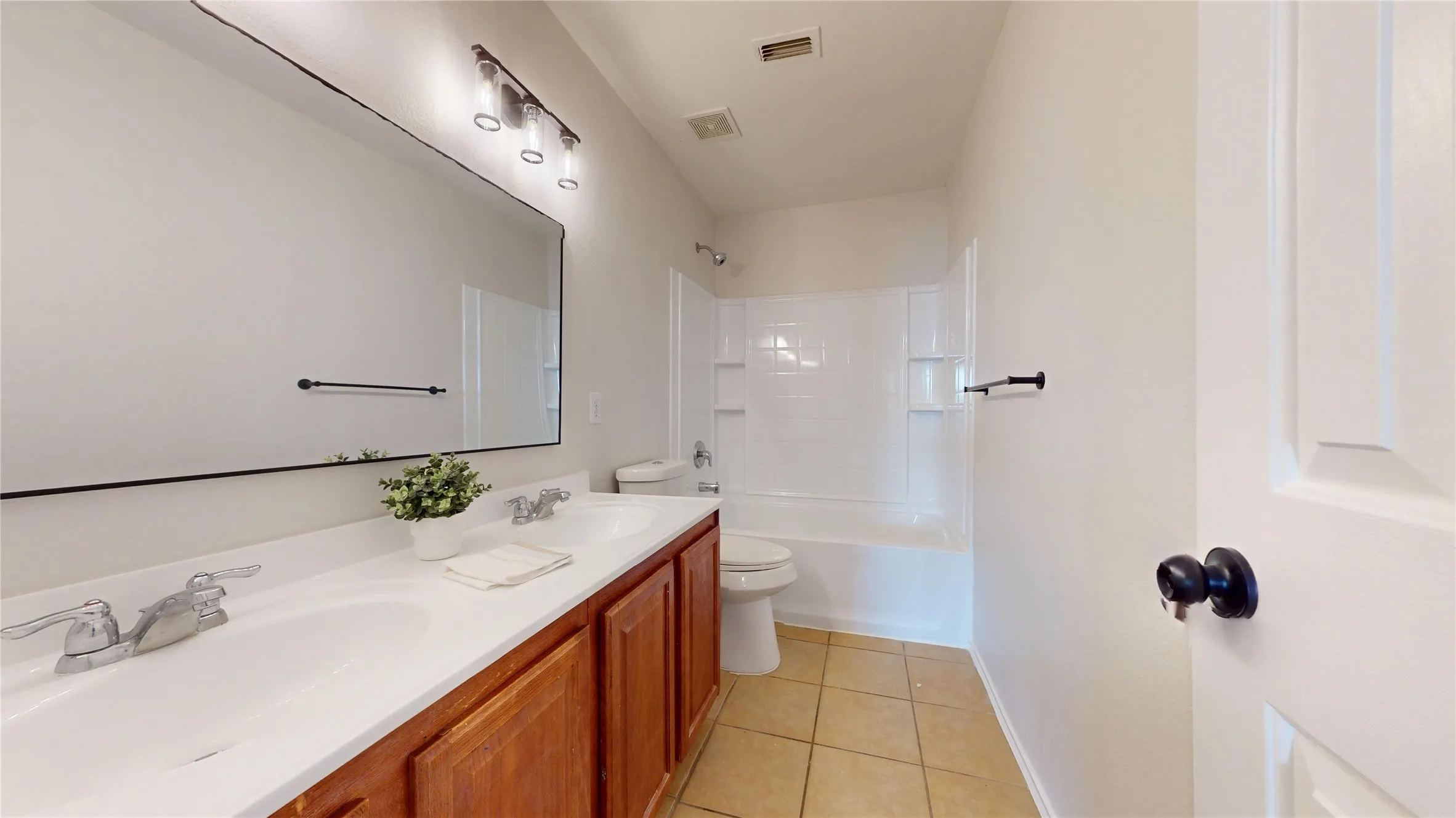Single Family Residence For Sale in Tarrant County , 523 Zachum Drive, Arlington, Texas 76002, 5 Bedroom, 3 Bathroom, 2 Garage spaces, 3,609 Sqft, built in 2004, mls#21212040, Real Estate Agent in Arlington, Homes For Sale in Tarrant county, Homes For Sale in Arlington, Realtor in Arlington Texas, Real Estate Brokerage Independent Realty Texas, Luminita Cordes Realtor