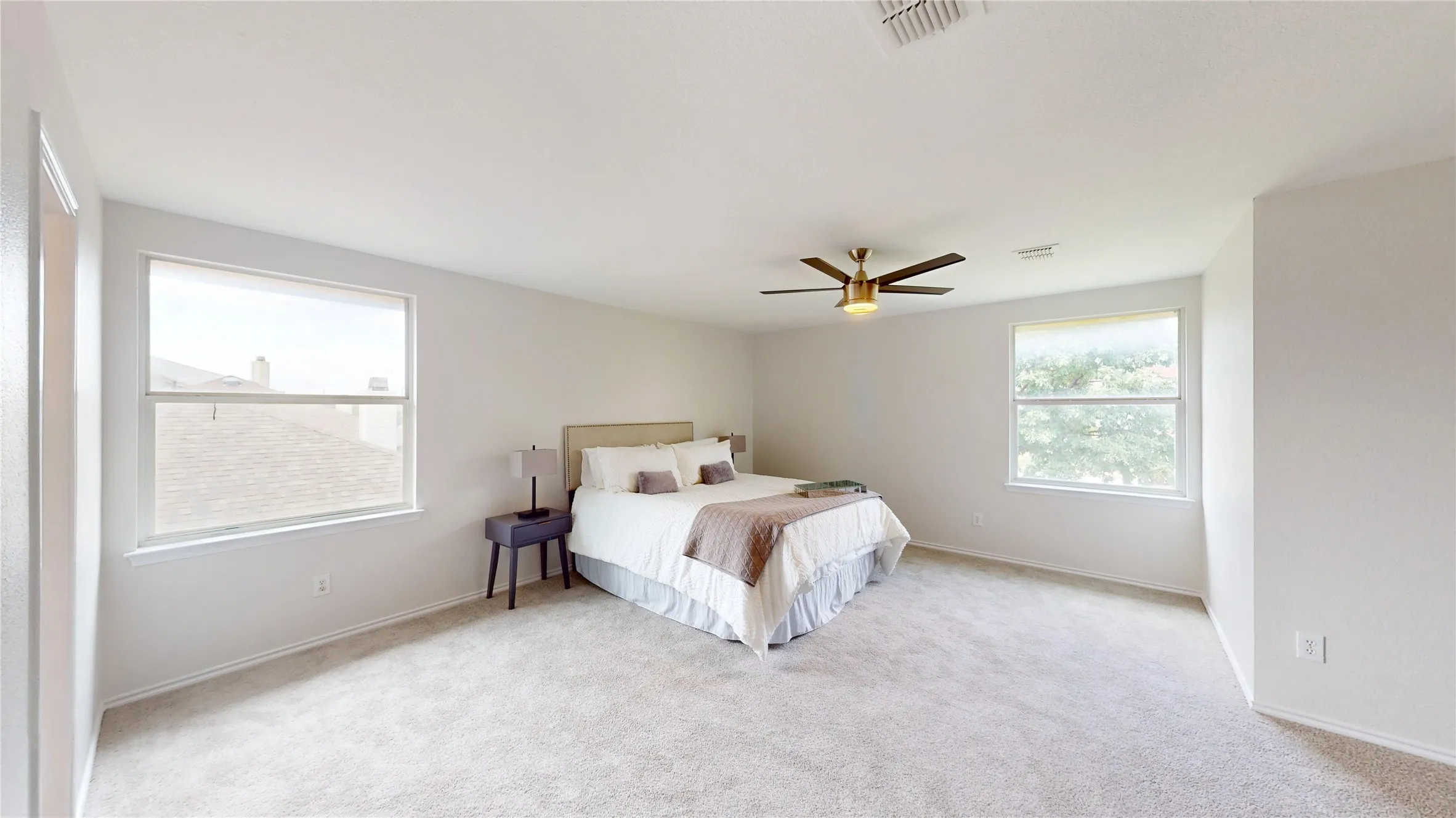 Single Family Residence For Sale in Tarrant County , 523 Zachum Drive, Arlington, Texas 76002, 5 Bedroom, 3 Bathroom, 2 Garage spaces, 3,609 Sqft, built in 2004, mls#21212040, Real Estate Agent in Arlington, Homes For Sale in Tarrant county, Homes For Sale in Arlington, Realtor in Arlington Texas, Real Estate Brokerage Independent Realty Texas, Luminita Cordes Realtor