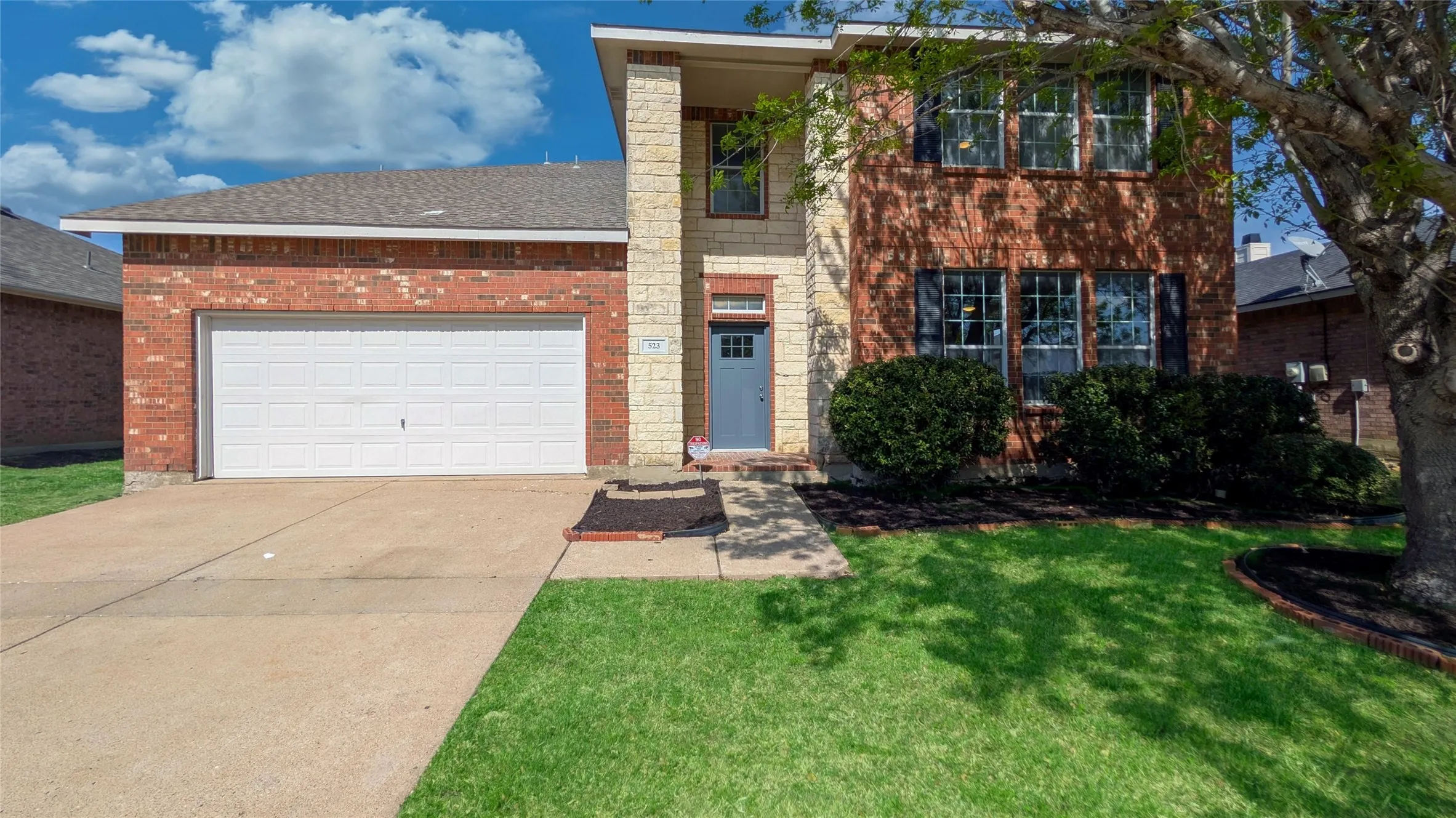 Single Family Residence For Sale in Tarrant County , 523 Zachum Drive, Arlington, Texas 76002, 5 Bedroom, 3 Bathroom, 2 Garage spaces, 3,609 Sqft, built in 2004, mls#21212040, Real Estate Agent in Arlington, Homes For Sale in Tarrant county, Homes For Sale in Arlington, Realtor in Arlington Texas, Real Estate Brokerage Independent Realty Texas, Luminita Cordes Realtor