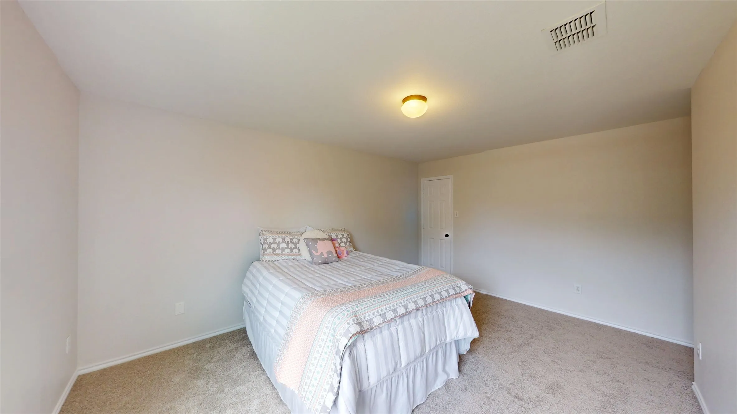 Single Family Residence For Sale in Tarrant County , 523 Zachum Drive, Arlington, Texas 76002, 5 Bedroom, 3 Bathroom, 2 Garage spaces, 3,609 Sqft, built in 2004, mls#21212040, Real Estate Agent in Arlington, Homes For Sale in Tarrant county, Homes For Sale in Arlington, Realtor in Arlington Texas, Real Estate Brokerage Independent Realty Texas, Luminita Cordes Realtor
