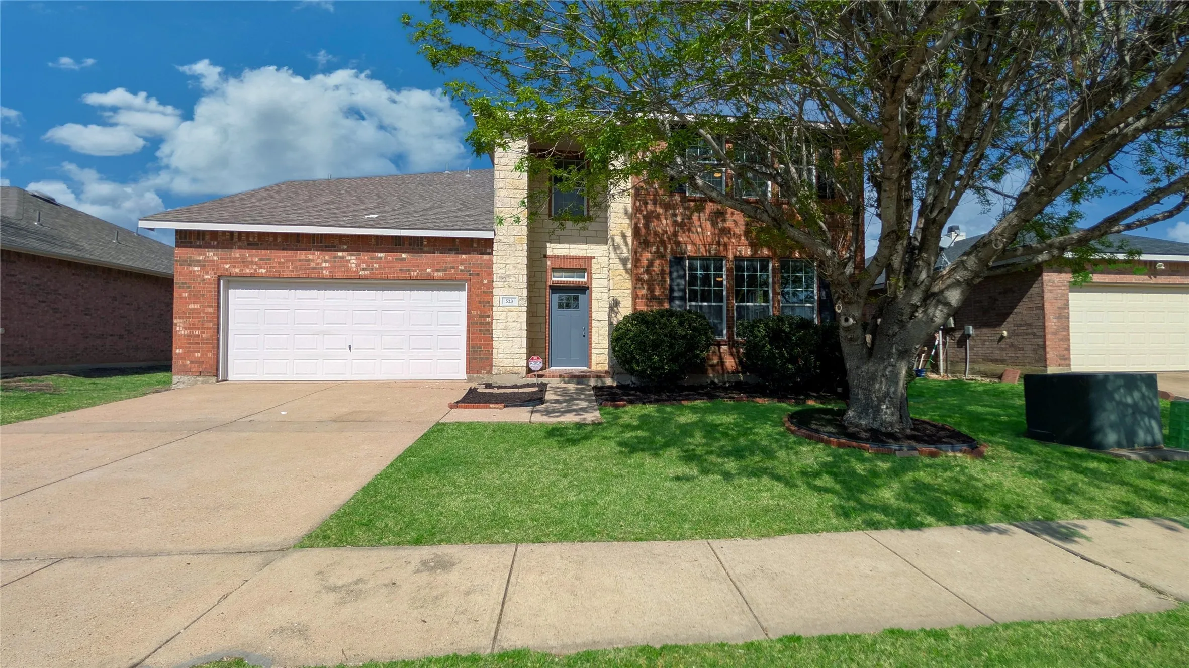 Single Family Residence For Sale in Tarrant County , 523 Zachum Drive, Arlington, Texas 76002, 5 Bedroom, 3 Bathroom, 2 Garage spaces, 3,609 Sqft, built in 2004, mls#21212040, Real Estate Agent in Arlington, Homes For Sale in Tarrant county, Homes For Sale in Arlington, Realtor in Arlington Texas, Real Estate Brokerage Independent Realty Texas, Luminita Cordes Realtor