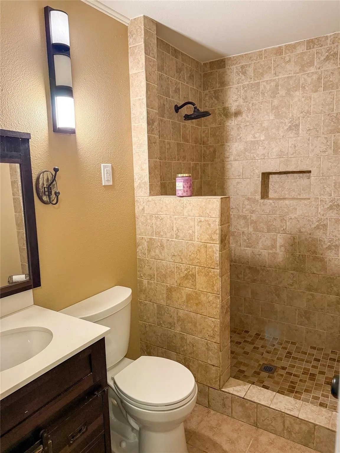 Single Family Residence For Sale in Johnson County , 104 Dixon Street, Cleburne, Texas 76033, 2 Bedroom, 1 Bathroom, 1 Garage spaces, 1,119 Sqft, built in 1964, Unknown, mls#21212111, Real Estate Agent in Cleburne, Homes For Sale in Johnson county, Homes For Sale in Cleburne, Realtor in Cleburne Texas, Real Estate Brokerage Independent Realty Texas, Luminita Cordes Realtor