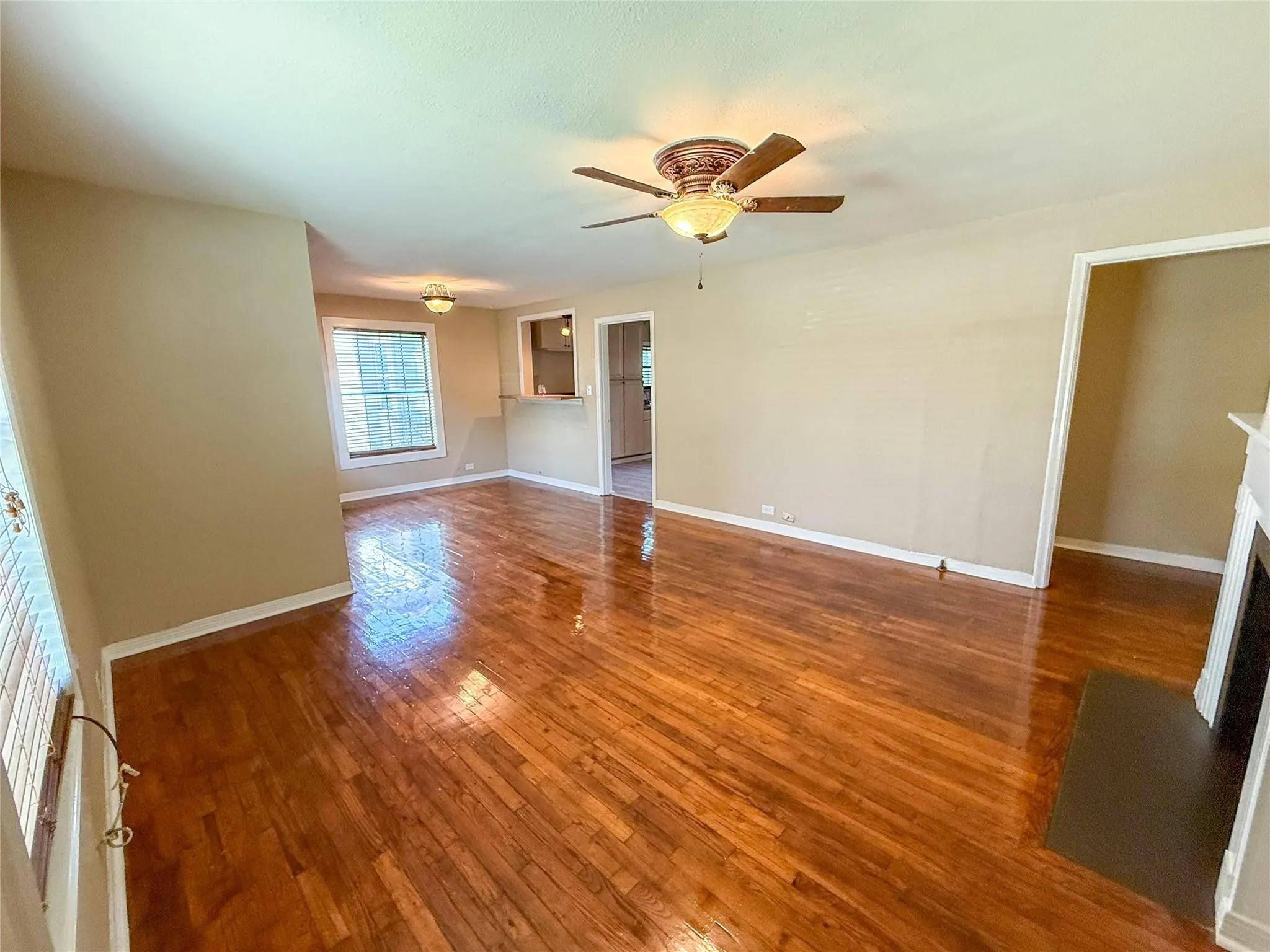 Single Family Residence For Sale in Johnson County , 104 Dixon Street, Cleburne, Texas 76033, 2 Bedroom, 1 Bathroom, 1 Garage spaces, 1,119 Sqft, built in 1964, Unknown, mls#21212111, Real Estate Agent in Cleburne, Homes For Sale in Johnson county, Homes For Sale in Cleburne, Realtor in Cleburne Texas, Real Estate Brokerage Independent Realty Texas, Luminita Cordes Realtor