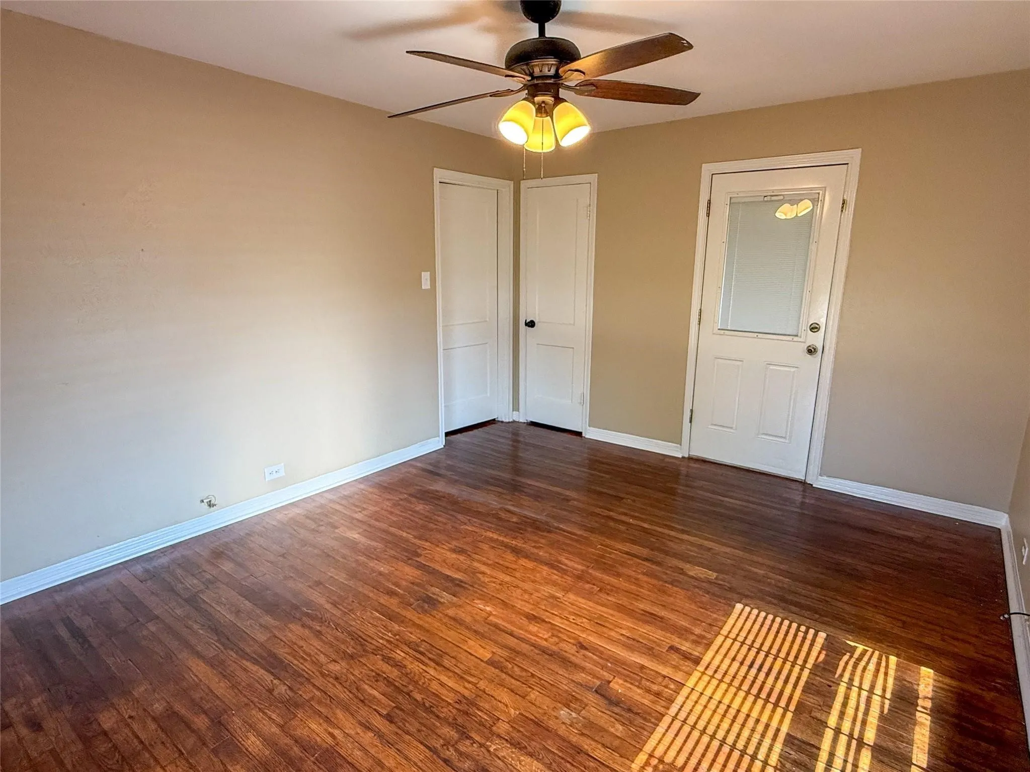 Single Family Residence For Sale in Johnson County , 104 Dixon Street, Cleburne, Texas 76033, 2 Bedroom, 1 Bathroom, 1 Garage spaces, 1,119 Sqft, built in 1964, Unknown, mls#21212111, Real Estate Agent in Cleburne, Homes For Sale in Johnson county, Homes For Sale in Cleburne, Realtor in Cleburne Texas, Real Estate Brokerage Independent Realty Texas, Luminita Cordes Realtor