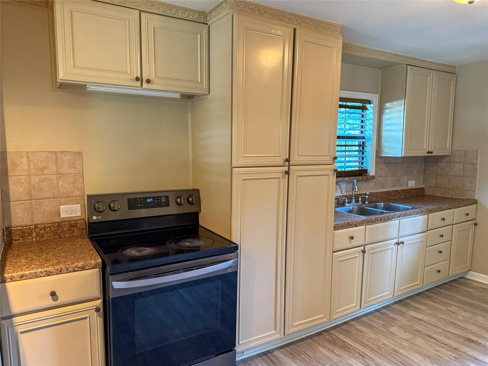 Single Family Residence For Sale in Johnson County , 104 Dixon Street, Cleburne, Texas 76033, 2 Bedroom, 1 Bathroom, 1 Garage spaces, 1,119 Sqft, built in 1964, Unknown, mls#21212111, Real Estate Agent in Cleburne, Homes For Sale in Johnson county, Homes For Sale in Cleburne, Realtor in Cleburne Texas, Real Estate Brokerage Independent Realty Texas, Luminita Cordes Realtor