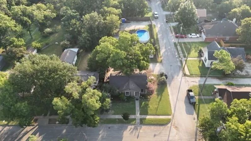 Single Family Residence For Sale in Johnson County , 104 Dixon Street, Cleburne, Texas 76033, 2 Bedroom, 1 Bathroom, 1 Garage spaces, 1,119 Sqft, built in 1964, Unknown, mls#21212111, Real Estate Agent in Cleburne, Homes For Sale in Johnson county, Homes For Sale in Cleburne, Realtor in Cleburne Texas, Real Estate Brokerage Independent Realty Texas, Luminita Cordes Realtor