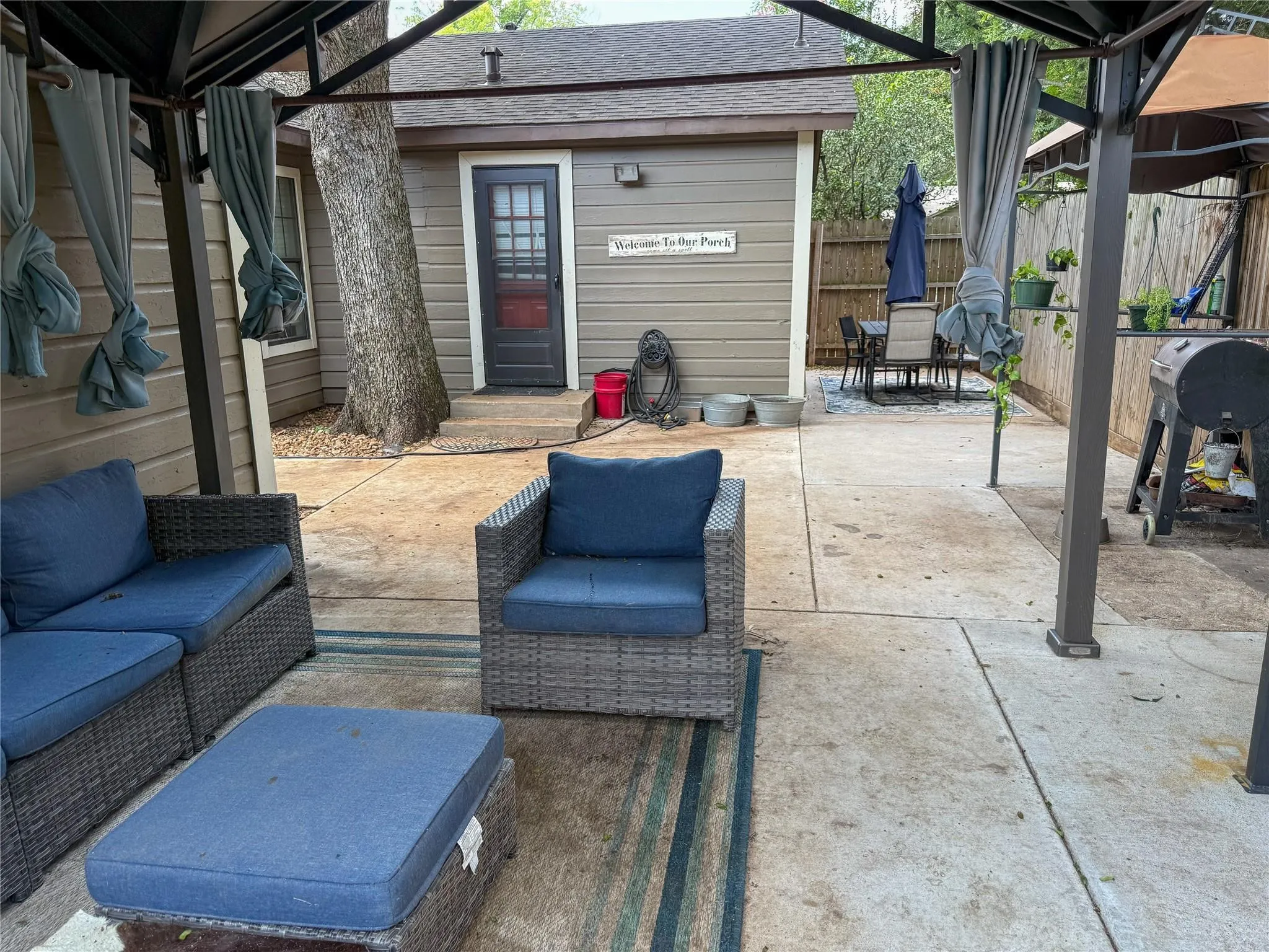 Single Family Residence For Sale in Johnson County , 104 Dixon Street, Cleburne, Texas 76033, 2 Bedroom, 1 Bathroom, 1 Garage spaces, 1,119 Sqft, built in 1964, Unknown, mls#21212111, Real Estate Agent in Cleburne, Homes For Sale in Johnson county, Homes For Sale in Cleburne, Realtor in Cleburne Texas, Real Estate Brokerage Independent Realty Texas, Luminita Cordes Realtor