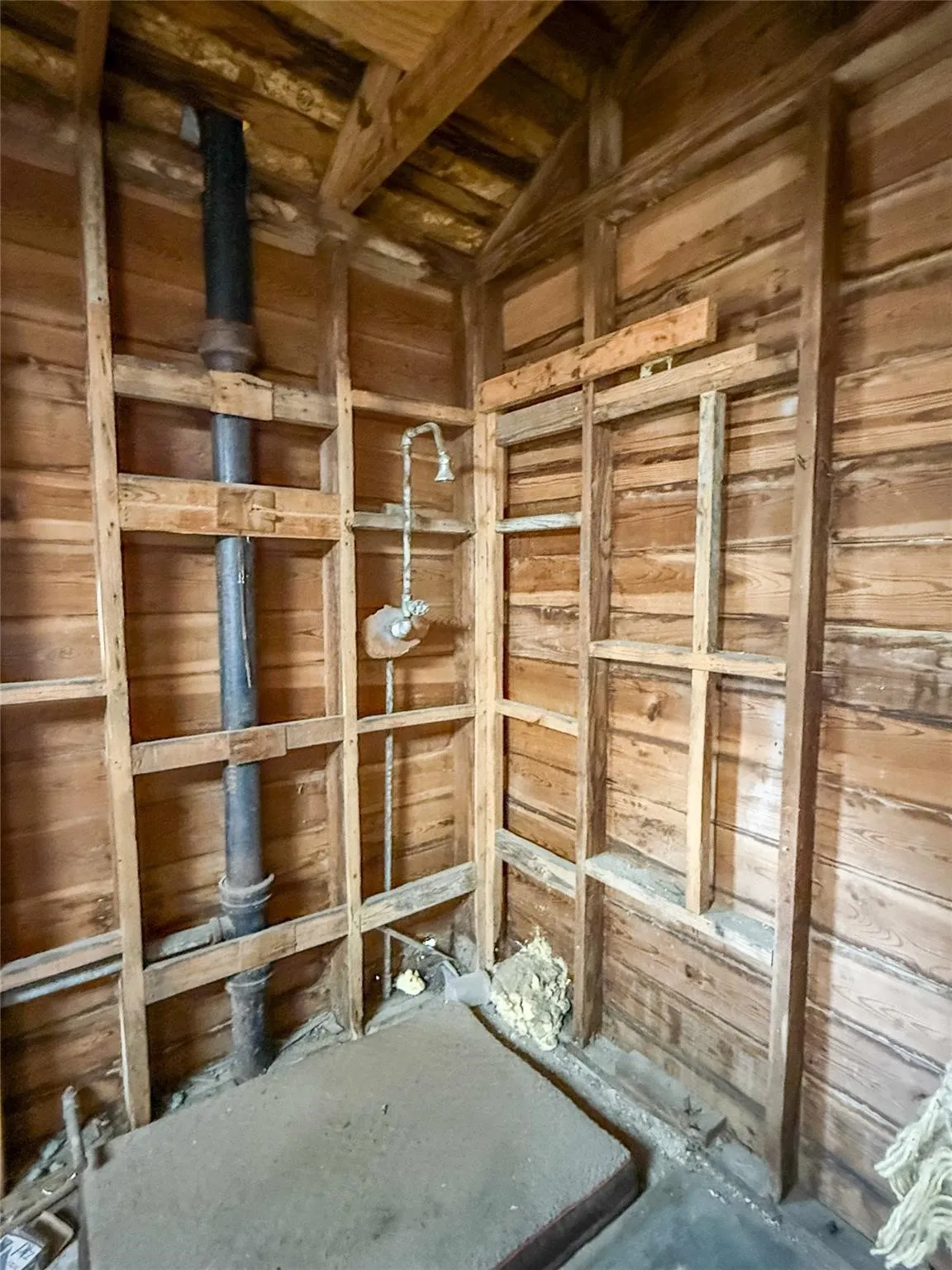 Single Family Residence For Sale in Johnson County , 104 Dixon Street, Cleburne, Texas 76033, 2 Bedroom, 1 Bathroom, 1 Garage spaces, 1,119 Sqft, built in 1964, Unknown, mls#21212111, Real Estate Agent in Cleburne, Homes For Sale in Johnson county, Homes For Sale in Cleburne, Realtor in Cleburne Texas, Real Estate Brokerage Independent Realty Texas, Luminita Cordes Realtor
