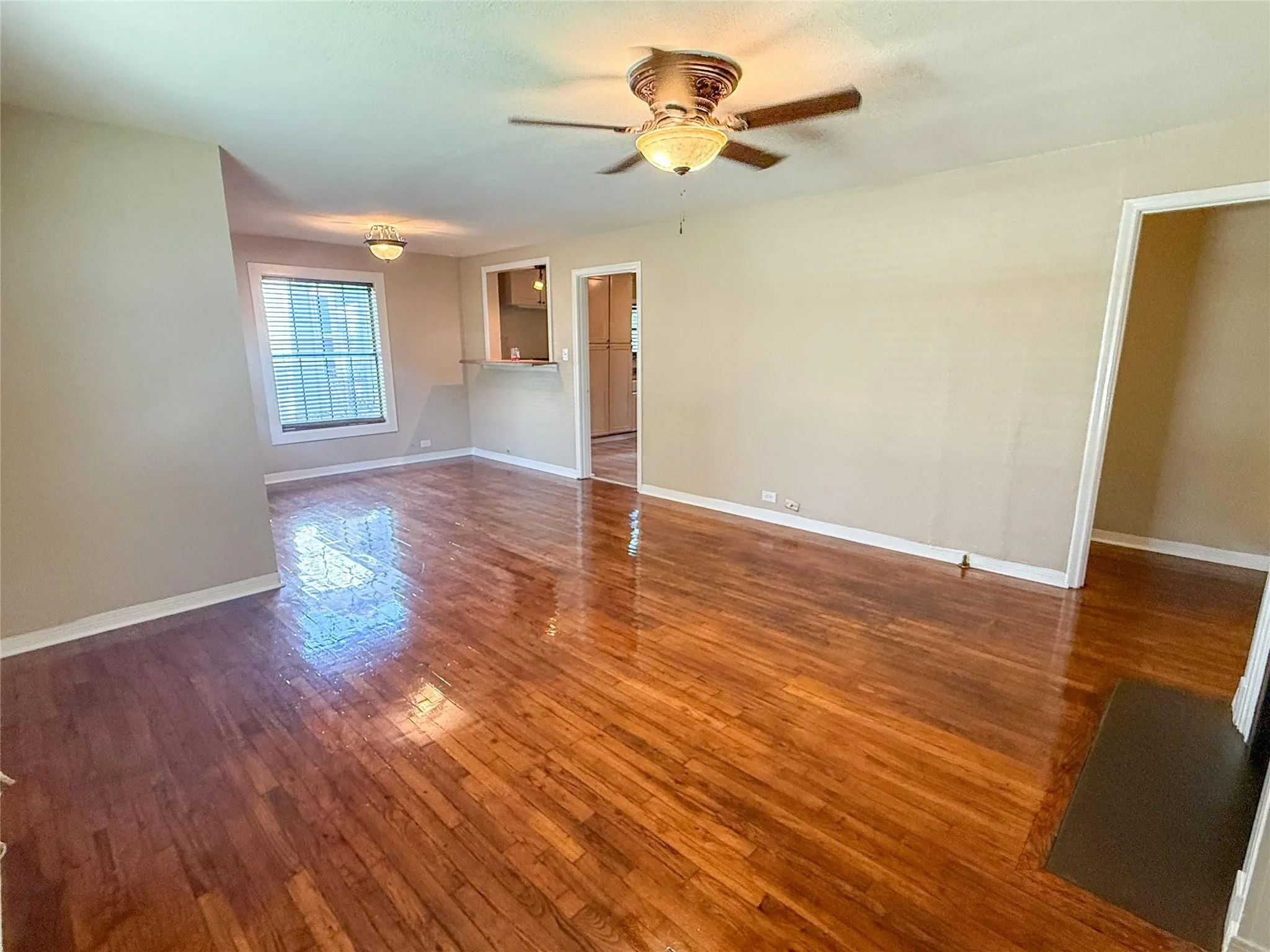Single Family Residence For Sale in Johnson County , 104 Dixon Street, Cleburne, Texas 76033, 2 Bedroom, 1 Bathroom, 1 Garage spaces, 1,119 Sqft, built in 1964, Unknown, mls#21212111, Real Estate Agent in Cleburne, Homes For Sale in Johnson county, Homes For Sale in Cleburne, Realtor in Cleburne Texas, Real Estate Brokerage Independent Realty Texas, Luminita Cordes Realtor