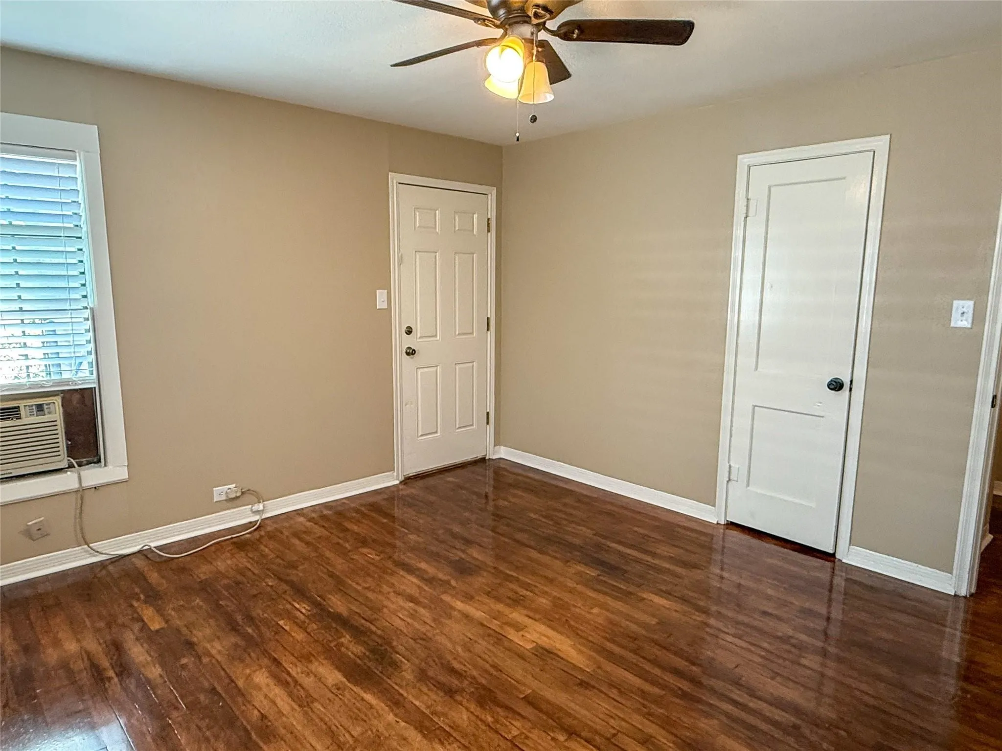 Single Family Residence For Sale in Johnson County , 104 Dixon Street, Cleburne, Texas 76033, 2 Bedroom, 1 Bathroom, 1 Garage spaces, 1,119 Sqft, built in 1964, Unknown, mls#21212111, Real Estate Agent in Cleburne, Homes For Sale in Johnson county, Homes For Sale in Cleburne, Realtor in Cleburne Texas, Real Estate Brokerage Independent Realty Texas, Luminita Cordes Realtor