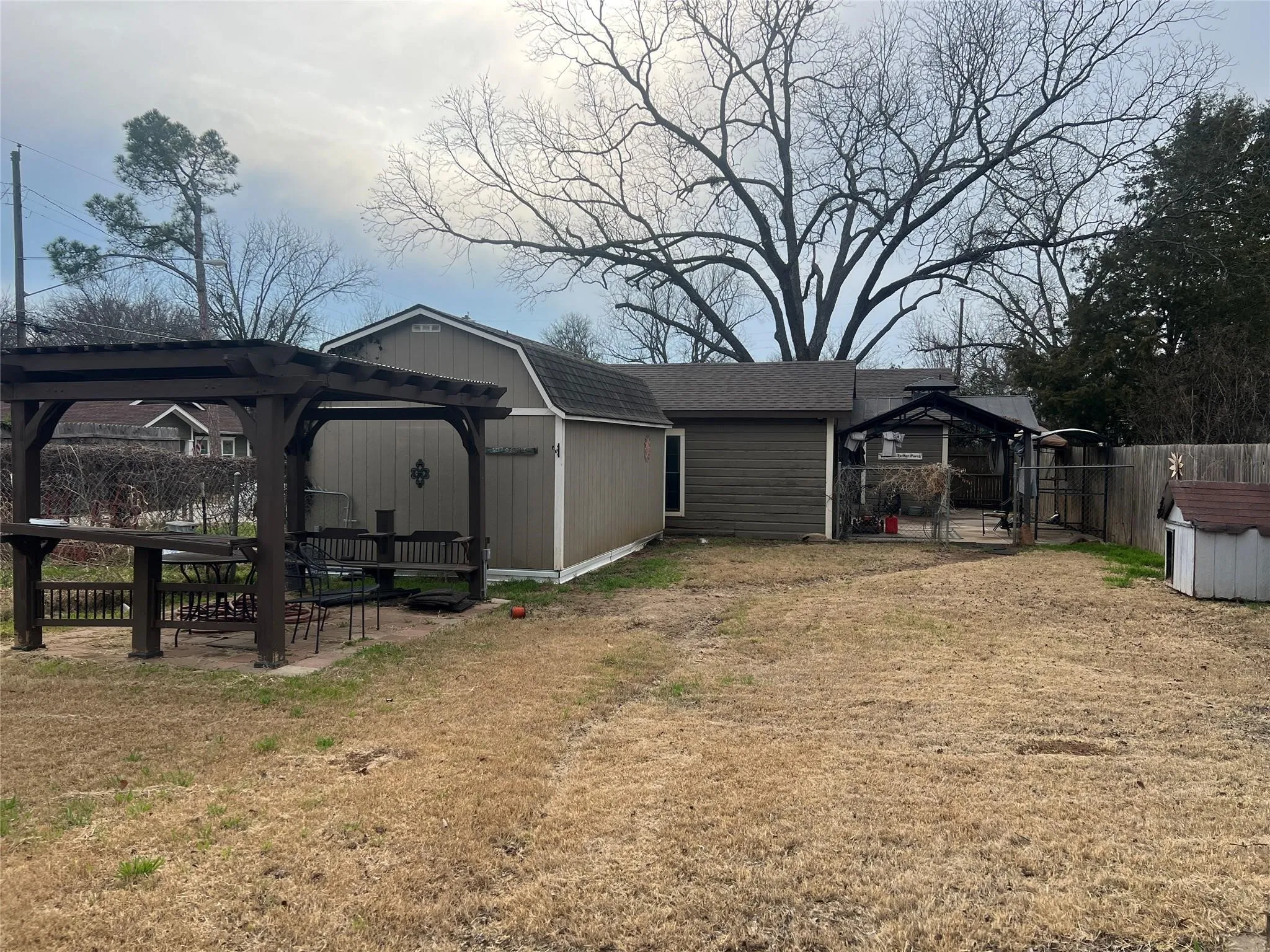 Single Family Residence For Sale in Johnson County , 104 Dixon Street, Cleburne, Texas 76033, 2 Bedroom, 1 Bathroom, 1 Garage spaces, 1,119 Sqft, built in 1964, Unknown, mls#21212111, Real Estate Agent in Cleburne, Homes For Sale in Johnson county, Homes For Sale in Cleburne, Realtor in Cleburne Texas, Real Estate Brokerage Independent Realty Texas, Luminita Cordes Realtor