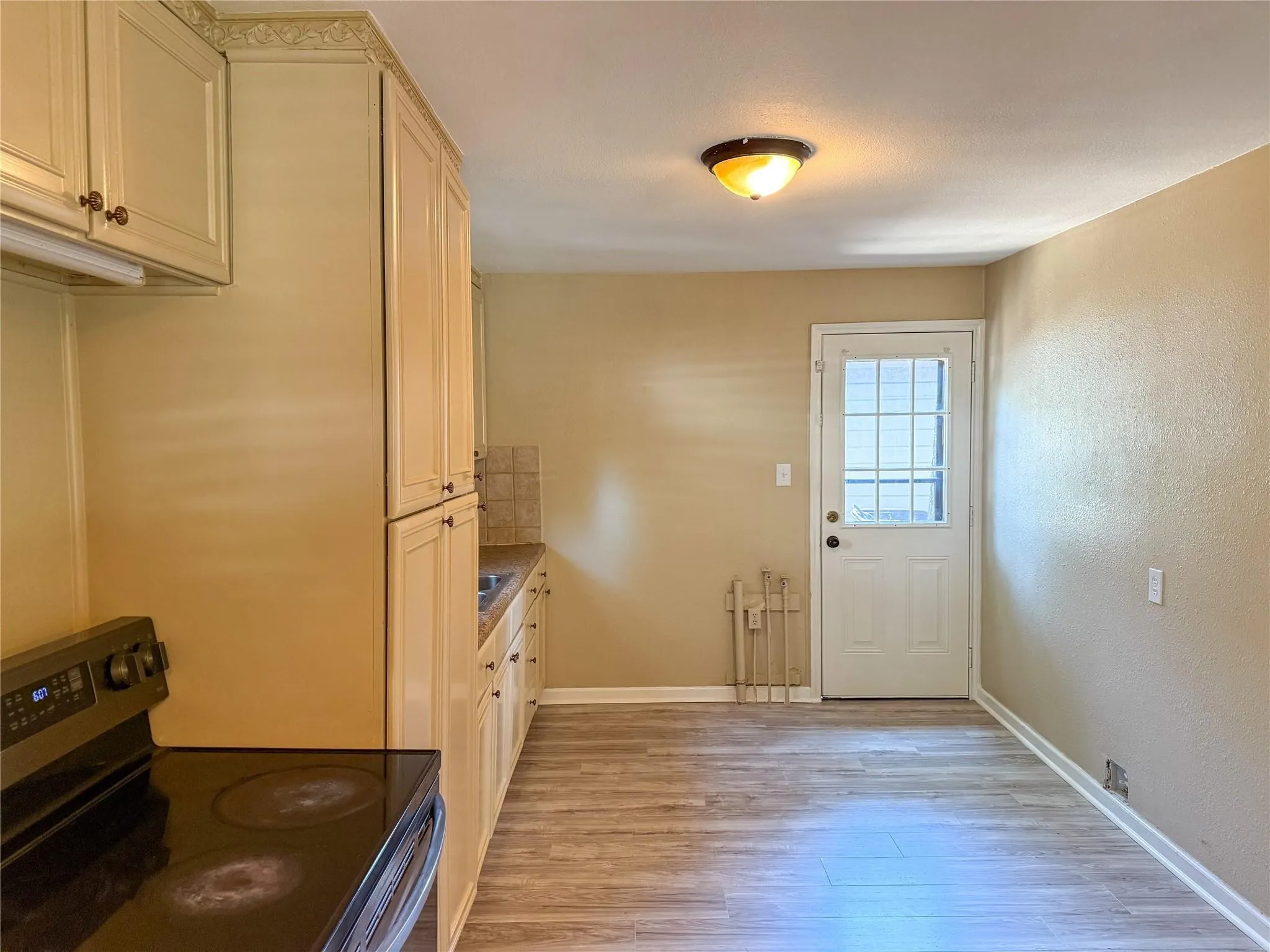 Single Family Residence For Sale in Johnson County , 104 Dixon Street, Cleburne, Texas 76033, 2 Bedroom, 1 Bathroom, 1 Garage spaces, 1,119 Sqft, built in 1964, Unknown, mls#21212111, Real Estate Agent in Cleburne, Homes For Sale in Johnson county, Homes For Sale in Cleburne, Realtor in Cleburne Texas, Real Estate Brokerage Independent Realty Texas, Luminita Cordes Realtor