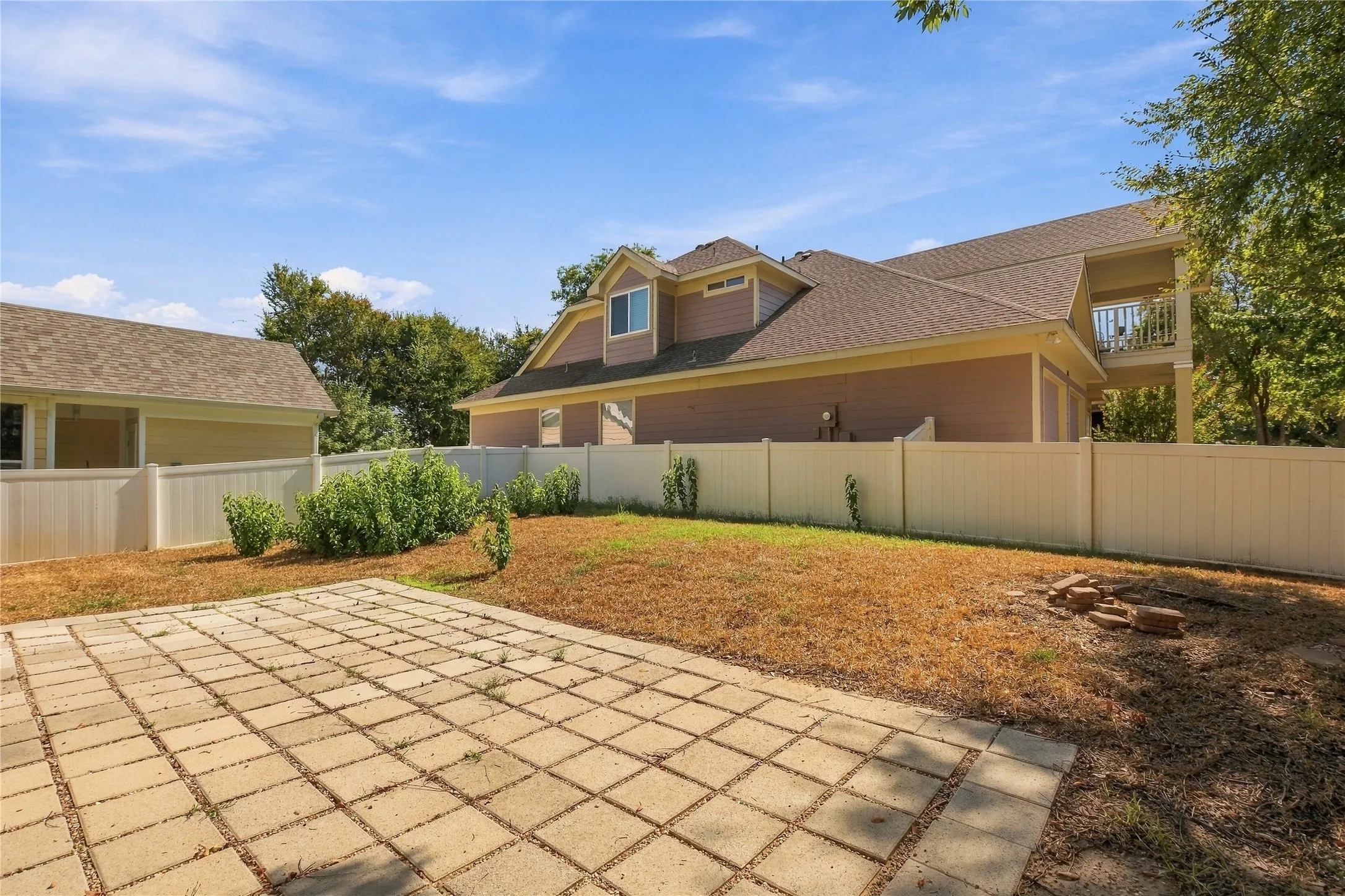 Single Family Residence For Sale in Denton County , 1400 Oakcrest Drive, Providence Village, Texas 76227, 4 Bedroom, 3 Bathroom, 2 Garage spaces, 2,166 Sqft, built in 2003, mls#21212174, Real Estate Agent in Providence Village, Homes For Sale in Denton county, Homes For Sale in Providence Village, Realtor in Providence Village Texas, Real Estate Brokerage Independent Realty Texas, Luminita Cordes Realtor