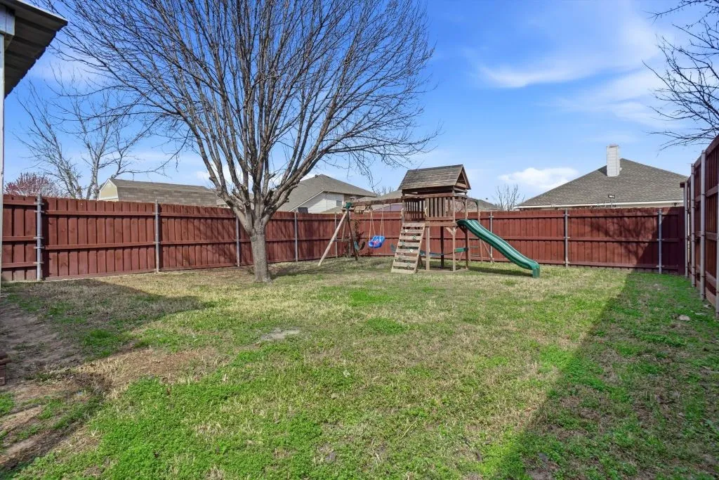 Single Family Residence For Sale in Rockwall County , 3008 Misty Way Drive, Wylie, Texas 75098, 4 Bedroom, 3 Bathroom, 1 Garage spaces, 2,337 Sqft, built in 2006, Preowned, mls#21212003, Real Estate Agent in Wylie, Homes For Sale in Rockwall county, Homes For Sale in Wylie, Realtor in Wylie Texas, Real Estate Brokerage Independent Realty Texas, Luminita Cordes Realtor