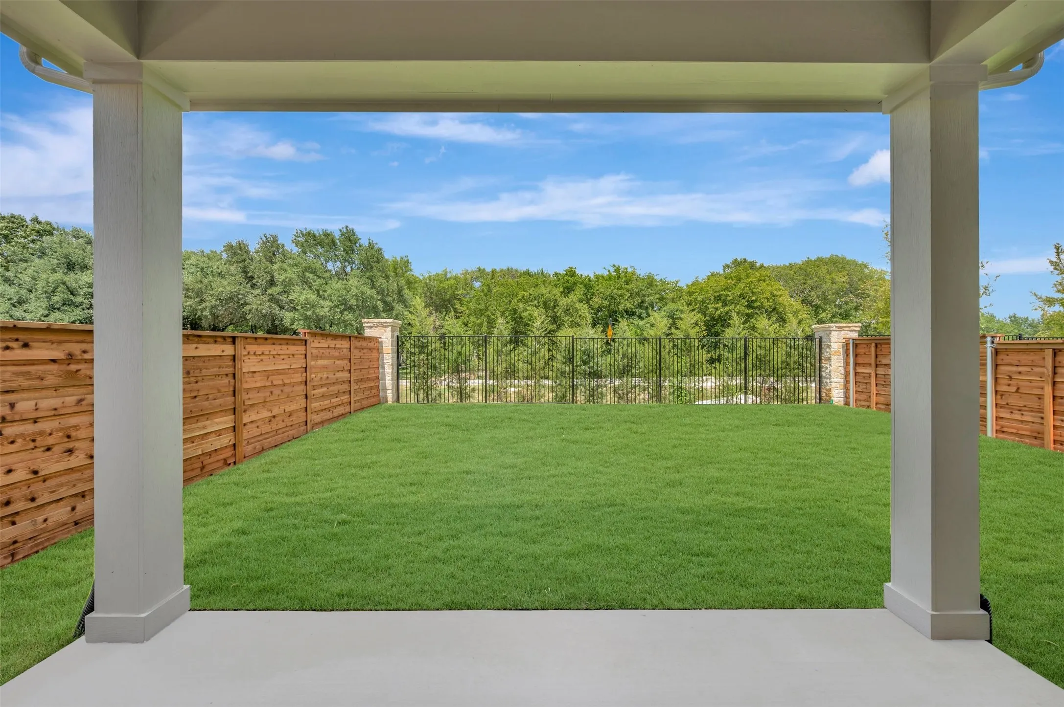 Covered patio with concrete flooring