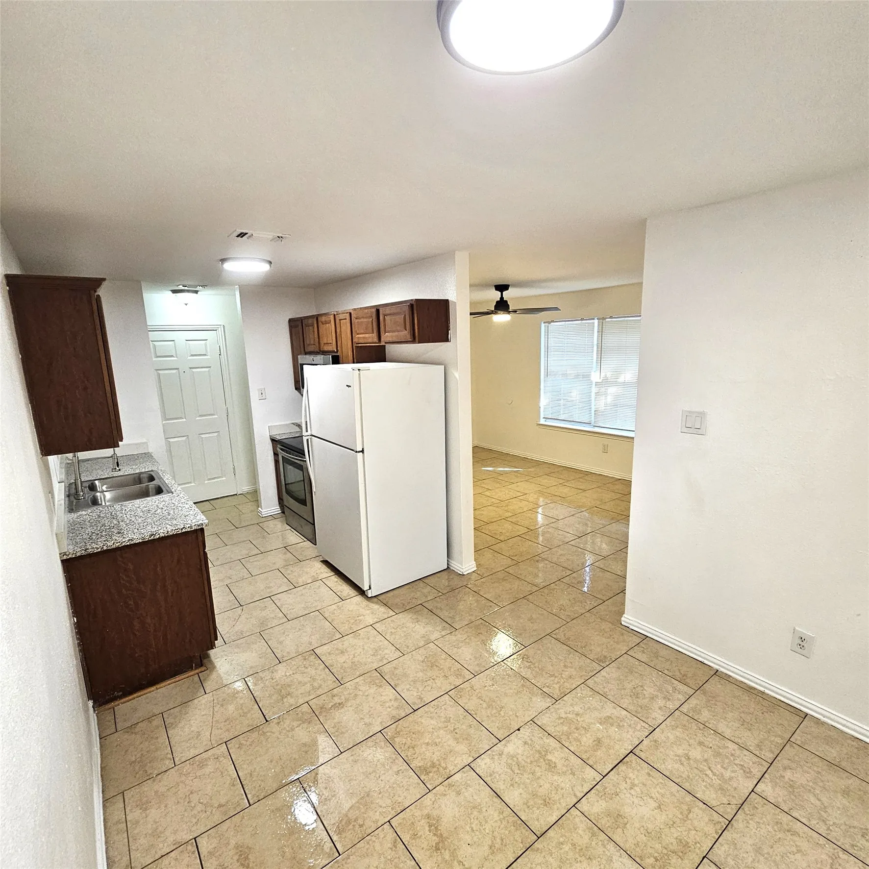 Duplex For Rent in Tarrant County , 1810 Wiseman Avenue, Fort Worth, Texas 76105, 3 Bedroom, 2 Bathroom, 1 Garage spaces, 1,000 Sqft, built in 2006, Preowned, mls#21160182, Real Estate Agent in Fort Worth, Homes For Rent in Tarrant county, Homes For Rent in Fort Worth, Realtor in Fort Worth Texas, Real Estate Brokerage Independent Realty Texas, Luminita Cordes Realtor