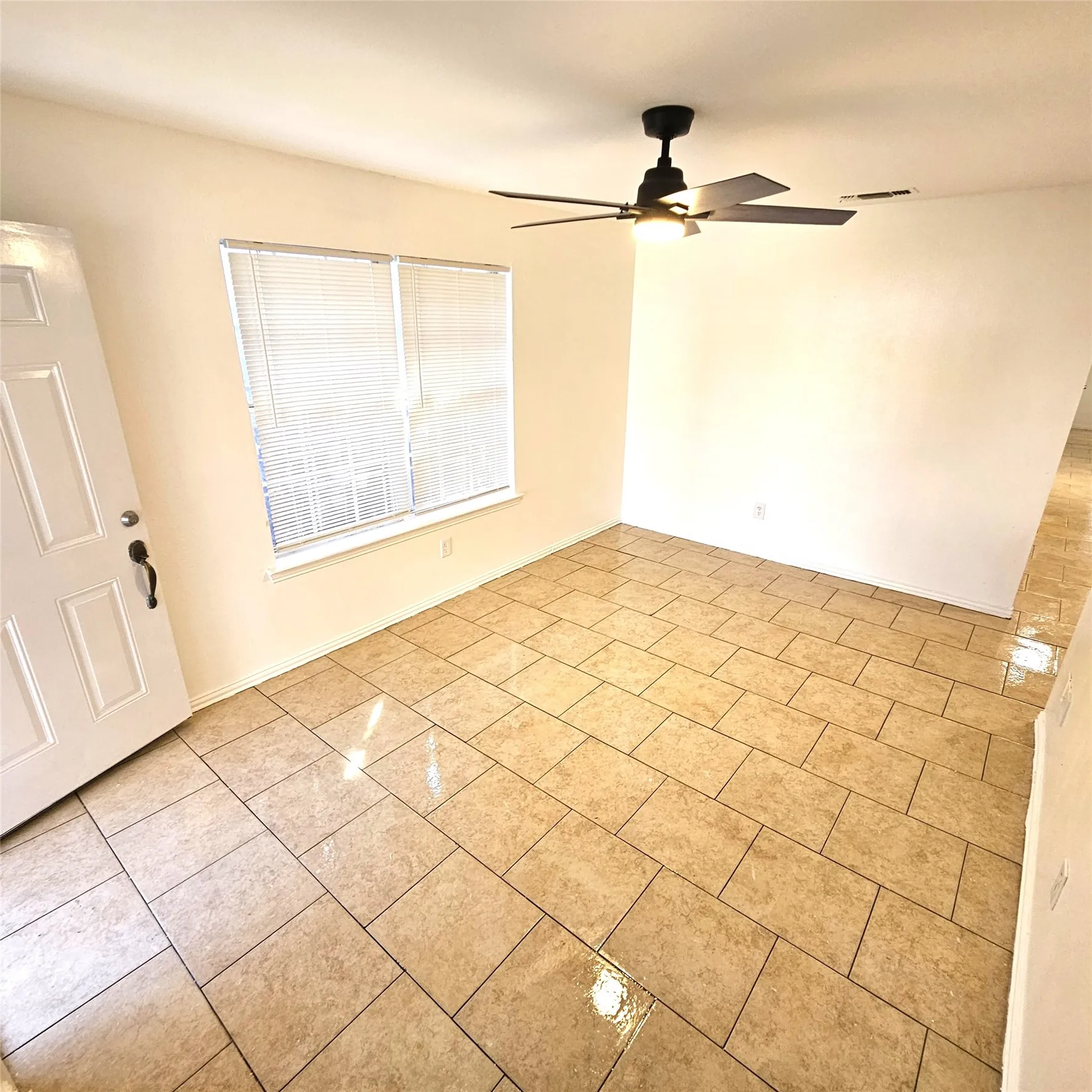 Duplex For Rent in Tarrant County , 1810 Wiseman Avenue, Fort Worth, Texas 76105, 3 Bedroom, 2 Bathroom, 1 Garage spaces, 1,000 Sqft, built in 2006, Preowned, mls#21160182, Real Estate Agent in Fort Worth, Homes For Rent in Tarrant county, Homes For Rent in Fort Worth, Realtor in Fort Worth Texas, Real Estate Brokerage Independent Realty Texas, Luminita Cordes Realtor
