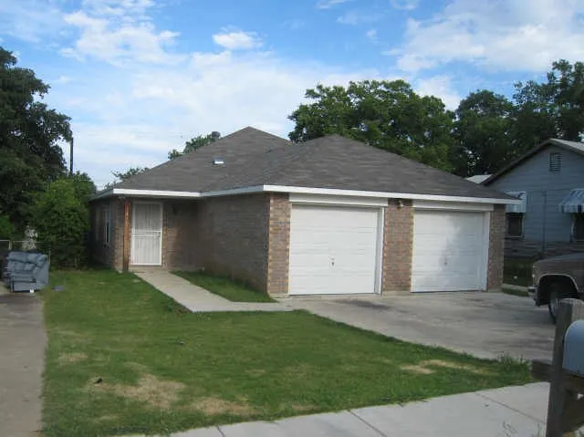 Duplex For Rent in Tarrant County , 1810 Wiseman Avenue, Fort Worth, Texas 76105, 3 Bedroom, 2 Bathroom, 1 Garage spaces, 1,000 Sqft, built in 2006, Preowned, mls#21160182, Real Estate Agent in Fort Worth, Homes For Rent in Tarrant county, Homes For Rent in Fort Worth, Realtor in Fort Worth Texas, Real Estate Brokerage Independent Realty Texas, Luminita Cordes Realtor