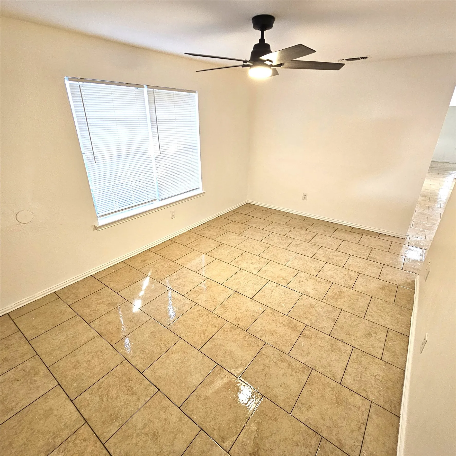 Duplex For Rent in Tarrant County , 1810 Wiseman Avenue, Fort Worth, Texas 76105, 3 Bedroom, 2 Bathroom, 1 Garage spaces, 1,000 Sqft, built in 2006, Preowned, mls#21160182, Real Estate Agent in Fort Worth, Homes For Rent in Tarrant county, Homes For Rent in Fort Worth, Realtor in Fort Worth Texas, Real Estate Brokerage Independent Realty Texas, Luminita Cordes Realtor