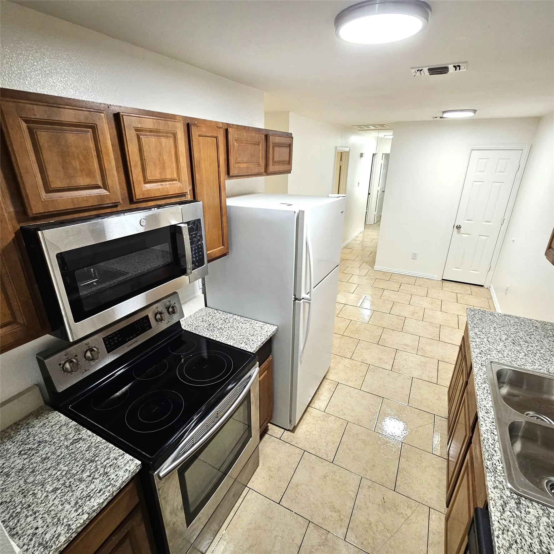 Duplex For Rent in Tarrant County , 1810 Wiseman Avenue, Fort Worth, Texas 76105, 3 Bedroom, 2 Bathroom, 1 Garage spaces, 1,000 Sqft, built in 2006, Preowned, mls#21160182, Real Estate Agent in Fort Worth, Homes For Rent in Tarrant county, Homes For Rent in Fort Worth, Realtor in Fort Worth Texas, Real Estate Brokerage Independent Realty Texas, Luminita Cordes Realtor