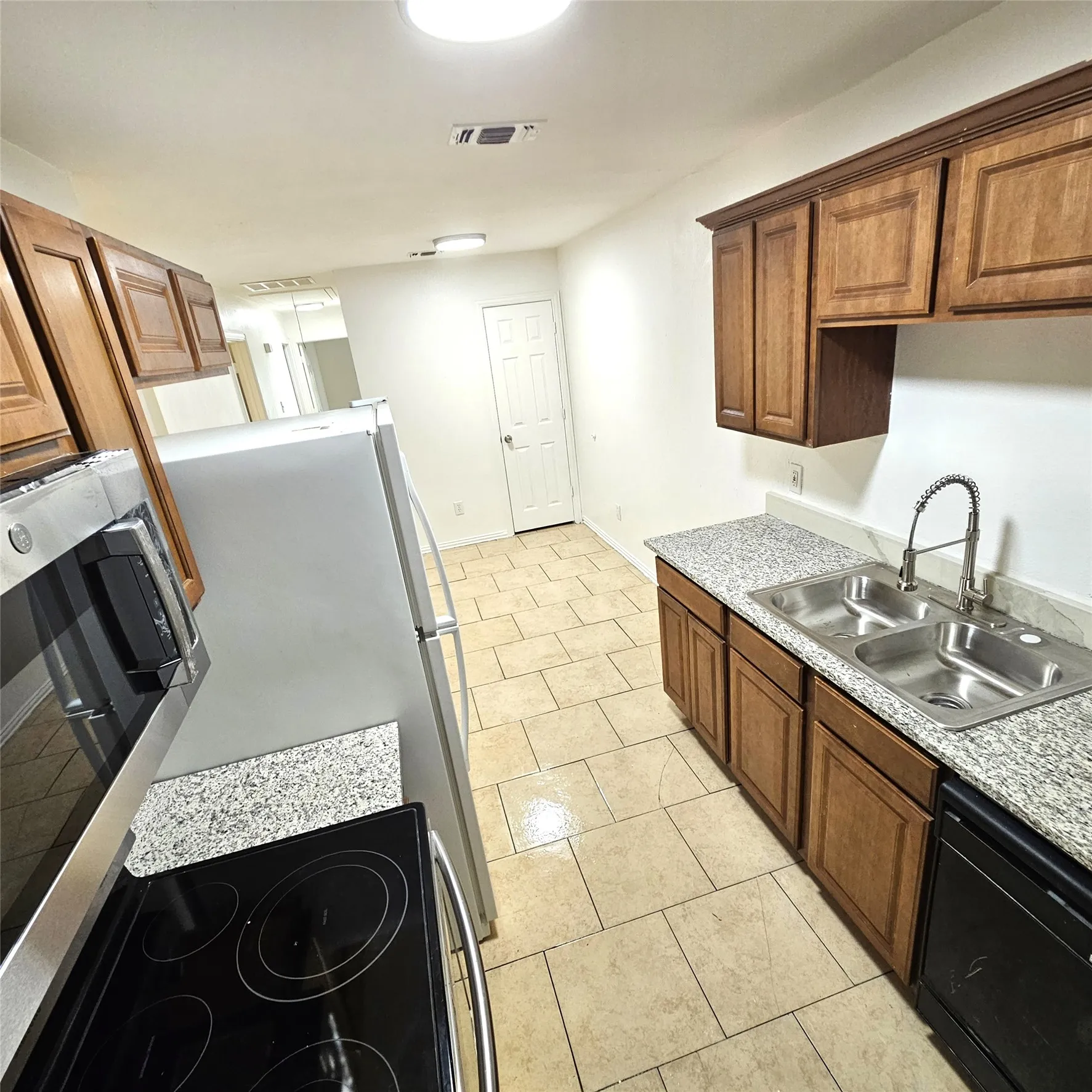 Duplex For Rent in Tarrant County , 1810 Wiseman Avenue, Fort Worth, Texas 76105, 3 Bedroom, 2 Bathroom, 1 Garage spaces, 1,000 Sqft, built in 2006, Preowned, mls#21160182, Real Estate Agent in Fort Worth, Homes For Rent in Tarrant county, Homes For Rent in Fort Worth, Realtor in Fort Worth Texas, Real Estate Brokerage Independent Realty Texas, Luminita Cordes Realtor