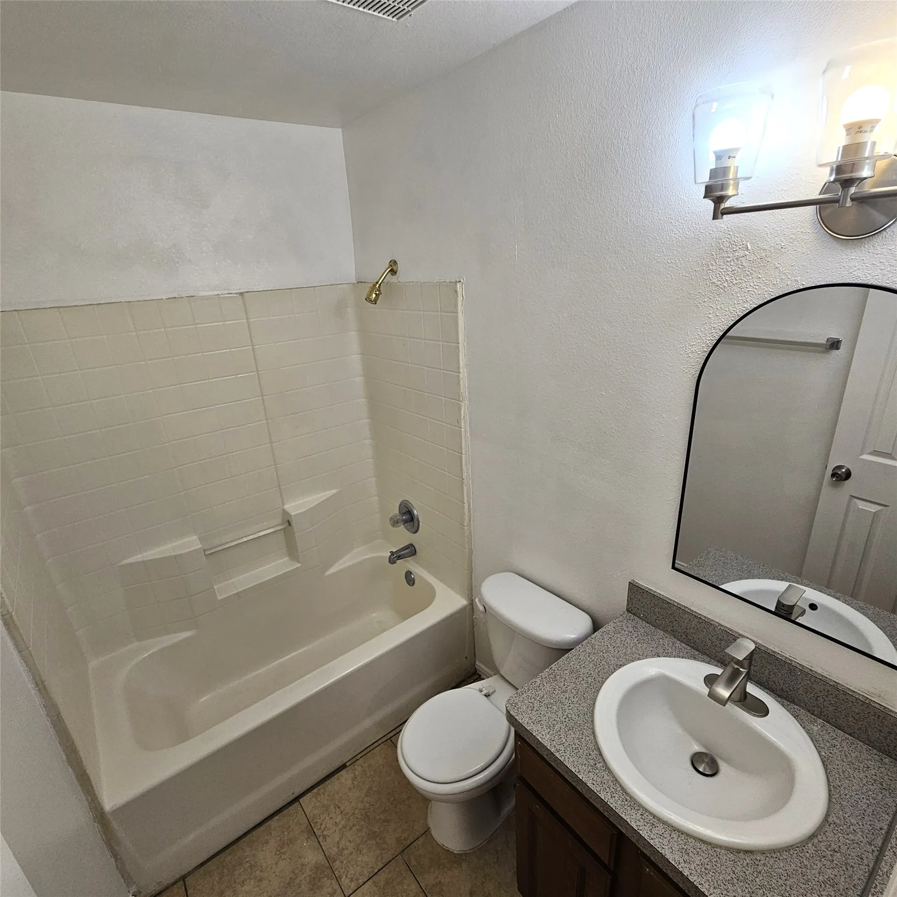 Full bathroom #2