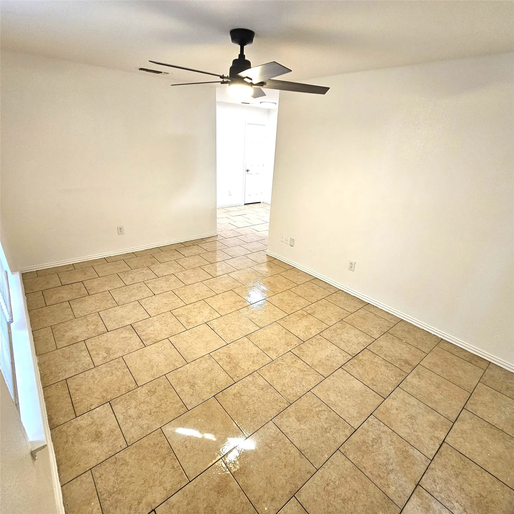 Duplex For Rent in Tarrant County , 1810 Wiseman Avenue, Fort Worth, Texas 76105, 3 Bedroom, 2 Bathroom, 1 Garage spaces, 1,000 Sqft, built in 2006, Preowned, mls#21160182, Real Estate Agent in Fort Worth, Homes For Rent in Tarrant county, Homes For Rent in Fort Worth, Realtor in Fort Worth Texas, Real Estate Brokerage Independent Realty Texas, Luminita Cordes Realtor