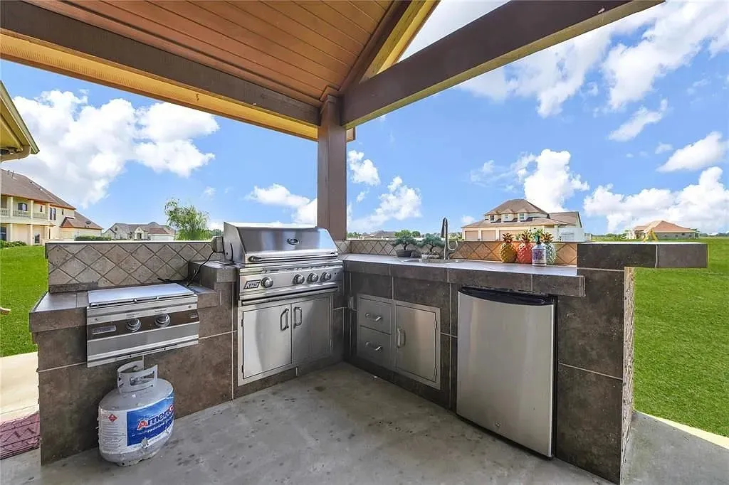 Single Family Residence For Sale in Jefferson (TX) County , 10960 Sheila Court, Beaumont, Texas 77705, 4 Bedroom, 3 Bathroom, 2 Garage spaces, 2,715 Sqft, built in 2013, mls#21210722, Real Estate Agent in Beaumont, Homes For Sale in Jefferson (TX) county, Homes For Sale in Beaumont, Realtor in Beaumont Texas, Real Estate Brokerage Independent Realty Texas, Luminita Cordes Realtor